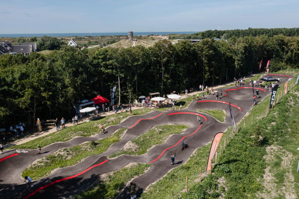 Pump track Landal Strandresort Ouddorp Duin feestelijk geopend