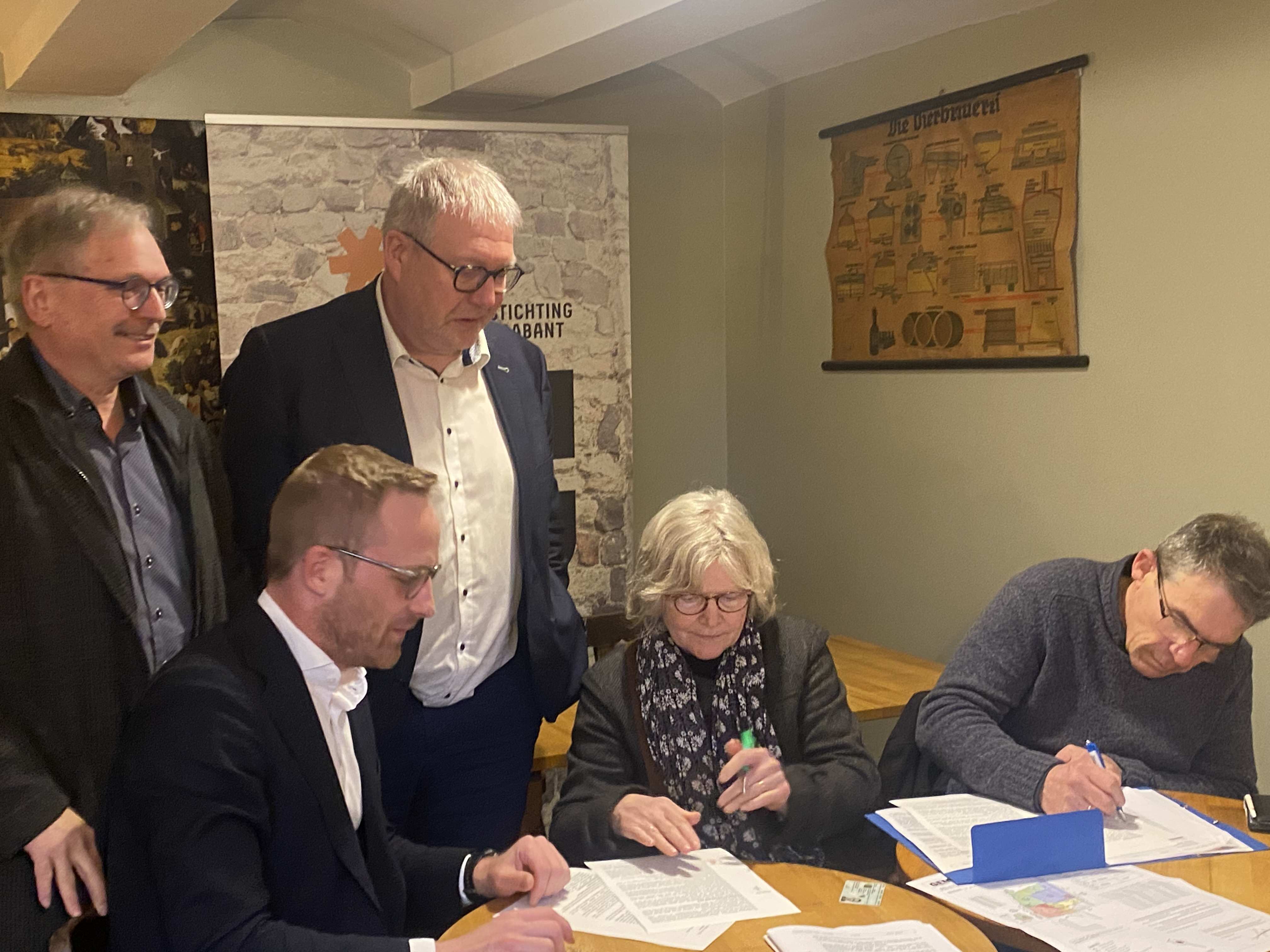 Op 11 maart kocht de Erfgoedstichting Vlaams-Brabant de Ruisbroekmolen aan. Ze gaat deze molen, samen het de gemeente, restaureren en uitbouwen tot een ontmoetingsplek.