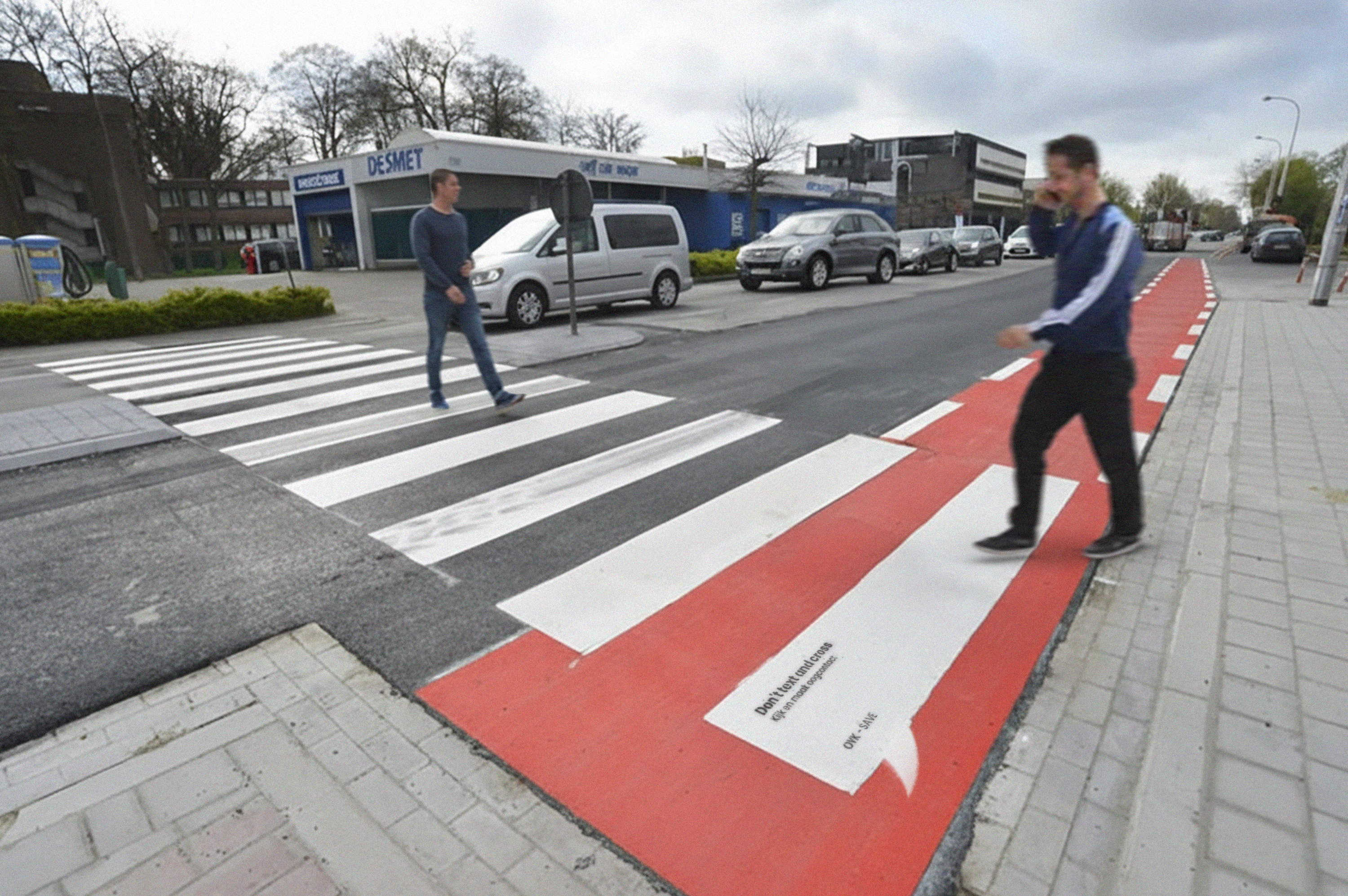 OVK-SAVE herinnert voetgangers: Don’t text and cross