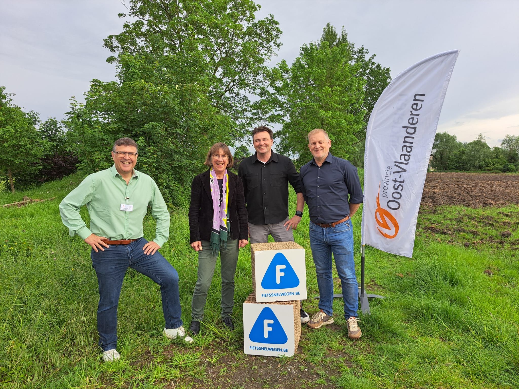 vlnr. schepen Dendermonde Marius Meremans, gedeputeerde Riet Gillis, schepen Lebbeke Mike Torck, schepen Lebbeke Raf De Wolf