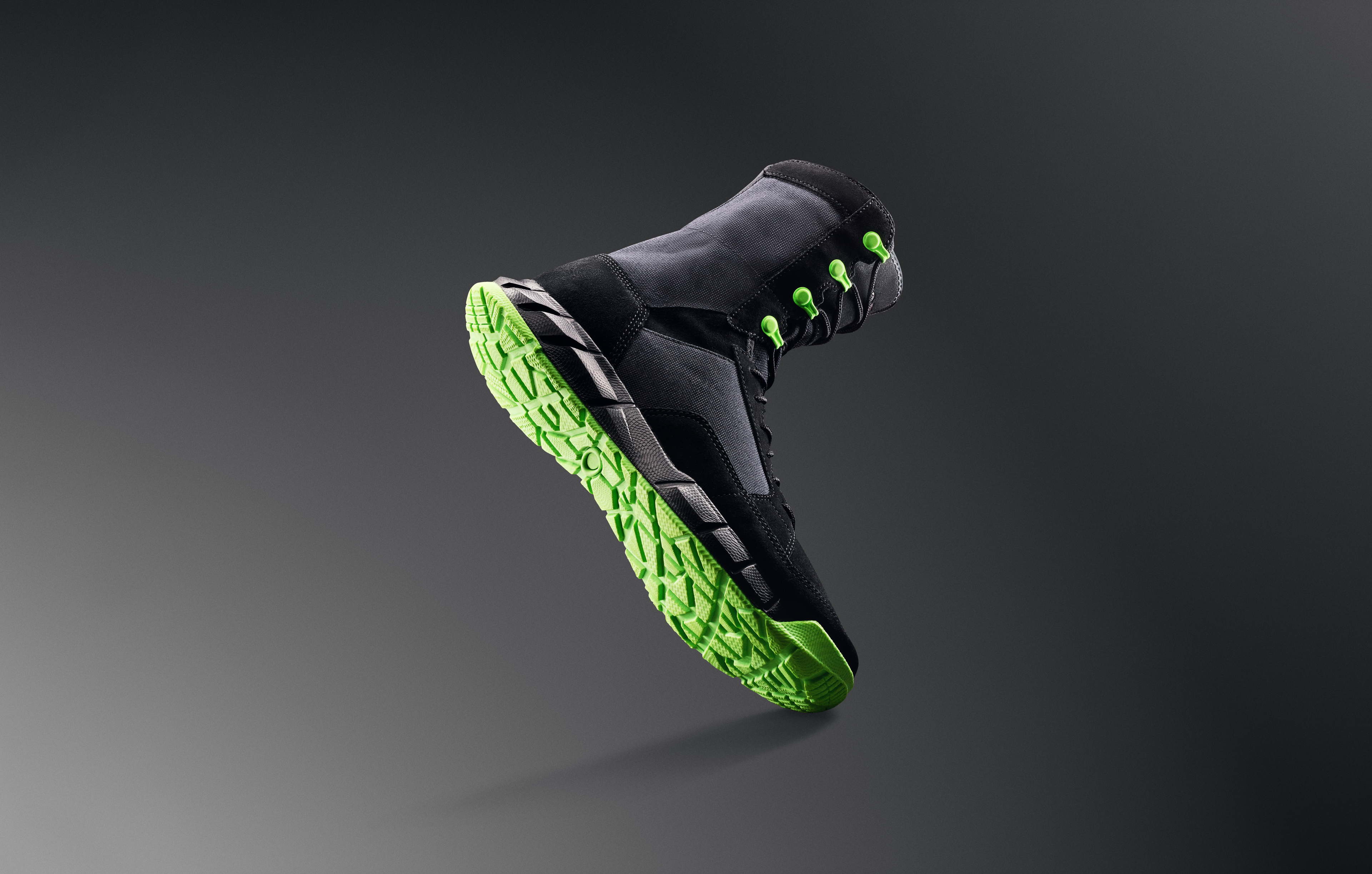 LED FLOCKEN MED OAKLEY® COYOTE BOOT OCH DEN BEGRÄNSADE UPPLAGAN COYOTE NEON BOOT