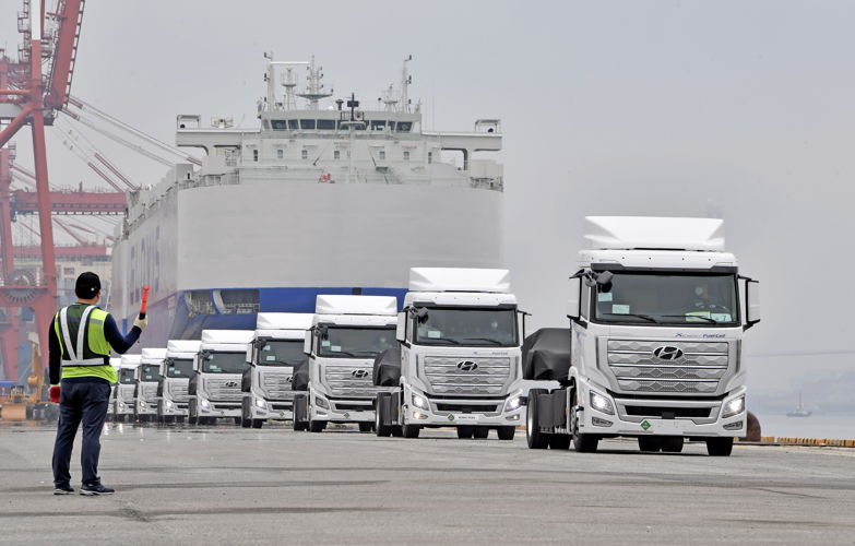 World’s First Fuel Cell Heavy-Duty Truck, Hyundai XCIENT Fuel Cell