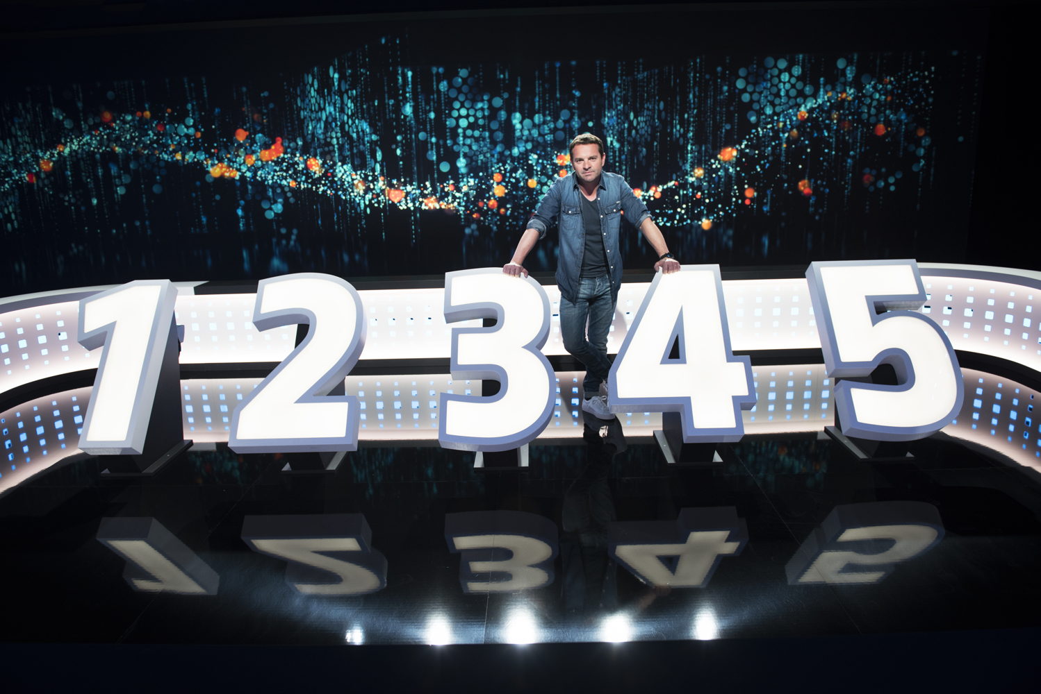 Switch, met Adriaan Van den Hoof (c) VRT