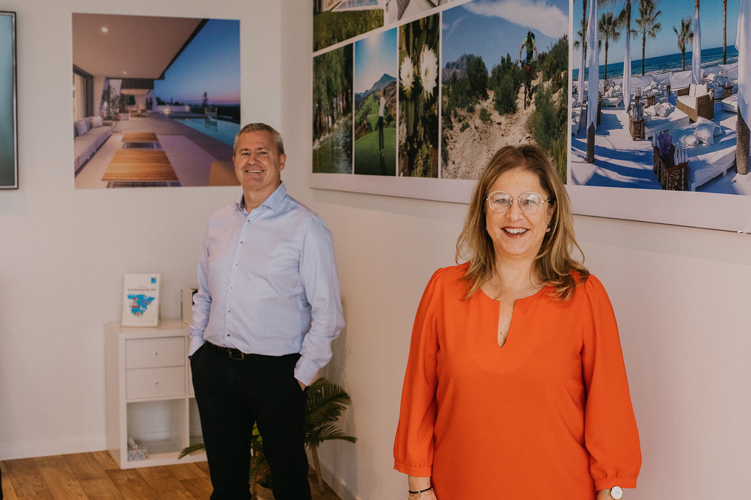 Yves Neirynck en Marleen De Vijt in het nieuwe kantoor in Roeselare