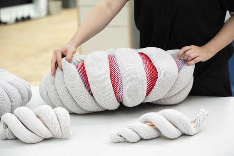 Kniterations © Patty Van Den Elshout
