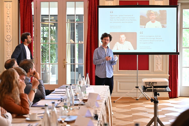 CEO Raphael Studer und CFO Florian Schaffner von Algrano beim Pitch vor der Green-Business-Award-Jury