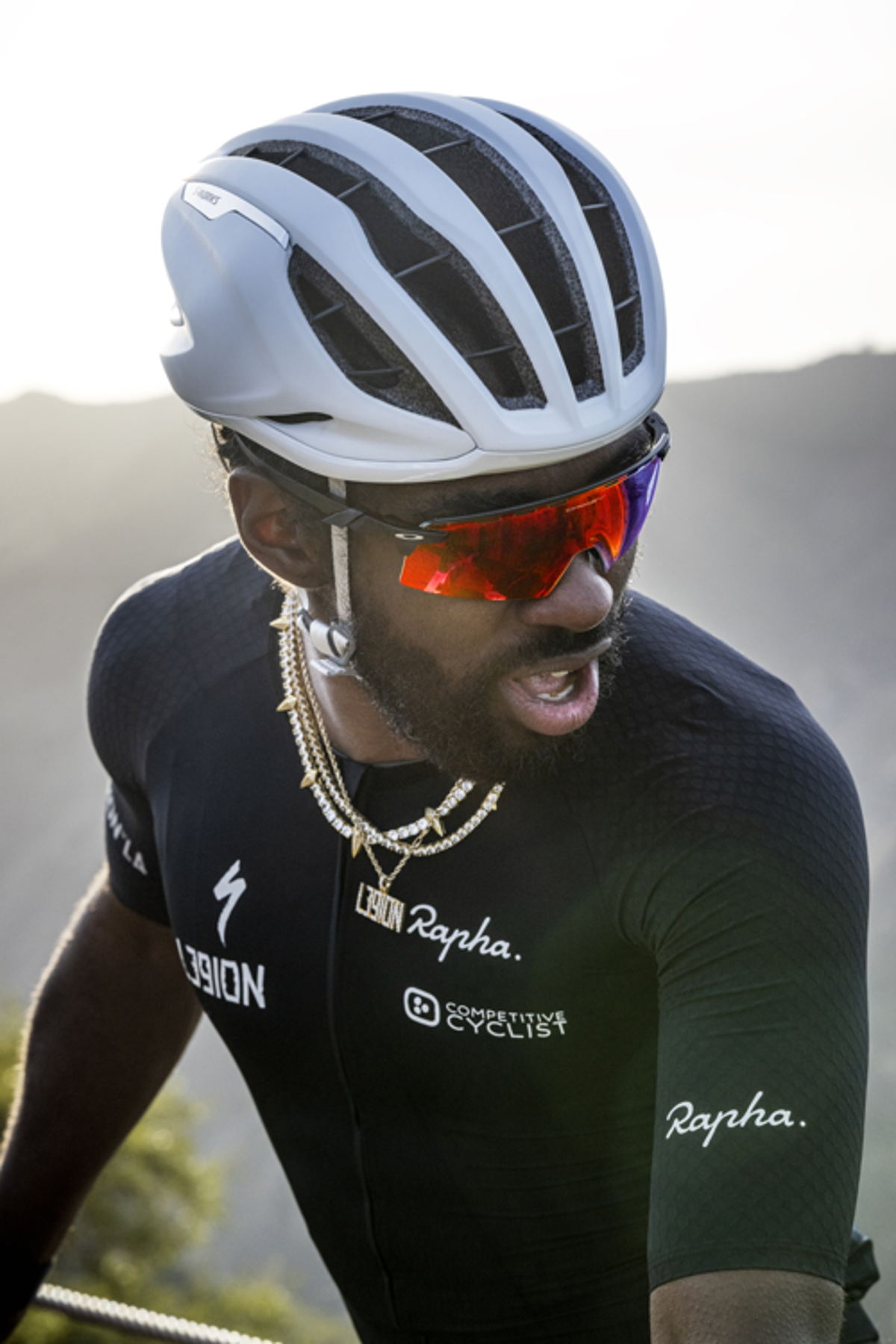借助 OAKLEY PRIZM 点亮您的“WTF”时刻：这种变革性镜片技术可为您增强色彩并突显细节