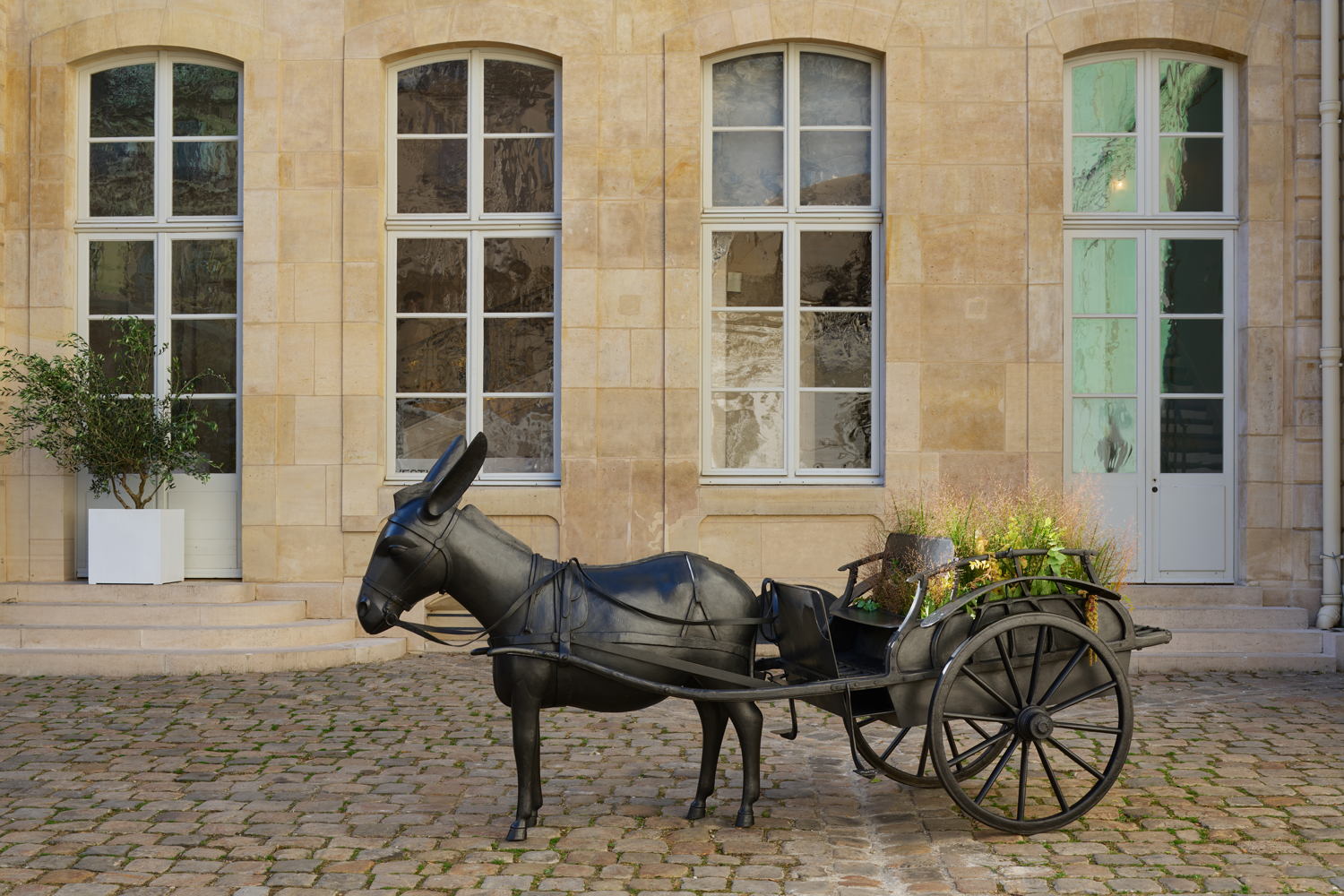 Galerie Mitterrand presents Âne Attelé by François-Xavier Lalanne at Design Miami Paris 2023. Image courtesy of James Harris for Design Miami Paris 