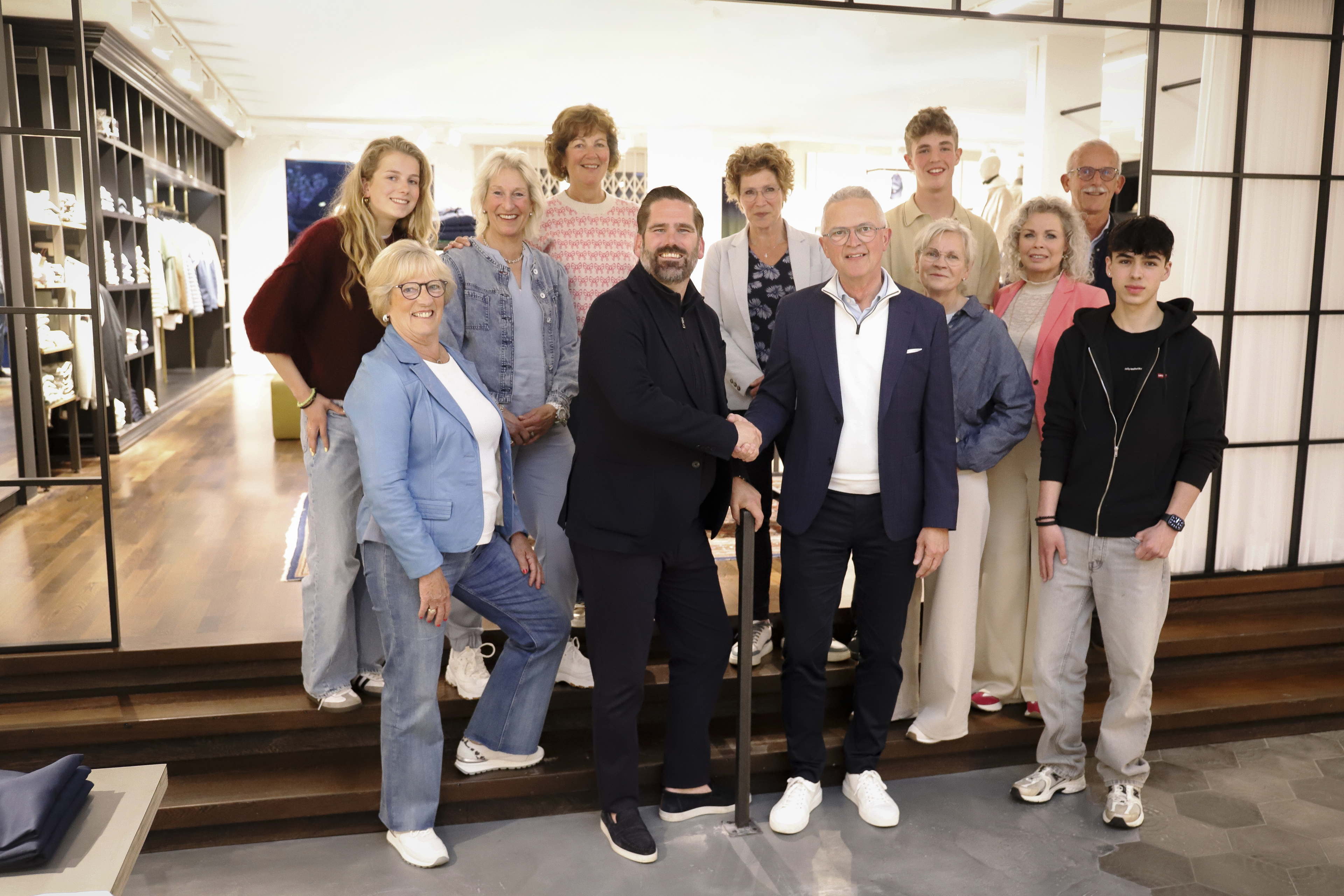 OFM. neemt De Lange Menstore in Huizen over.