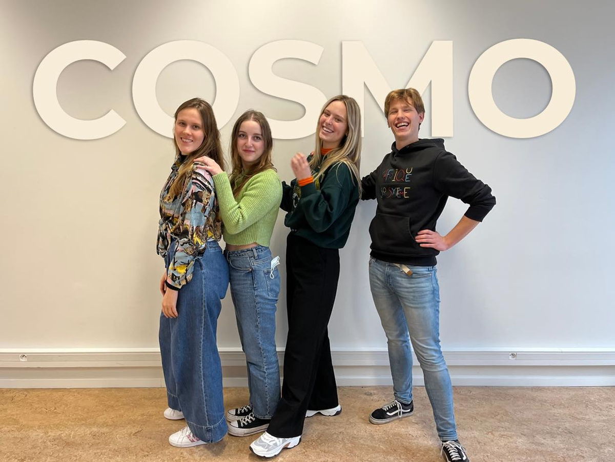 Het Thomas More-team 'Cosmo' dat voor Maanrock een nieuwe invulling voor de Botermarkt bedacht. Vlnr Annelien Poppe, Hanne Gijsel, Femke Merckx en Dries Valcke