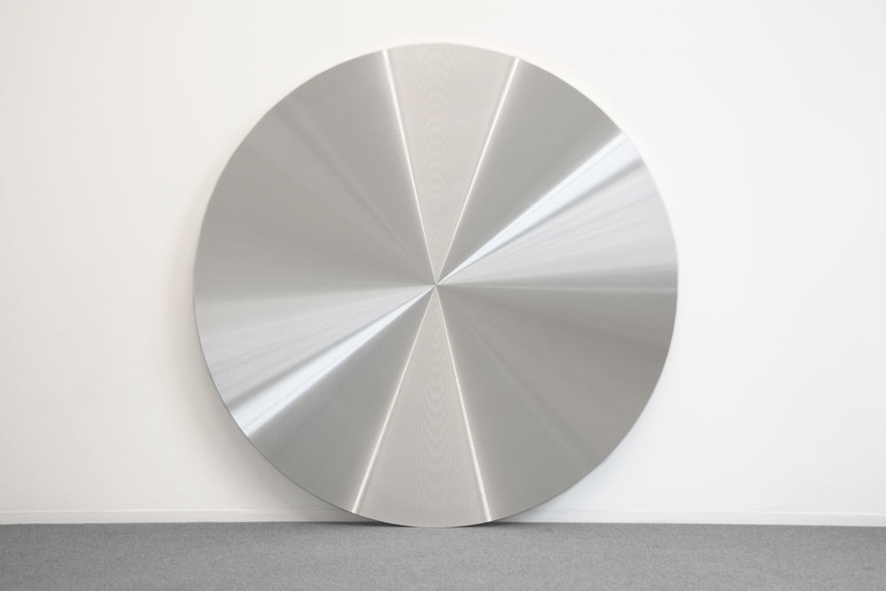 Exhibited in 'Take your Time': Ann Veronica Janssens, Disque, 1998-1999, Photo: © Galerie Micheline Szwajcer