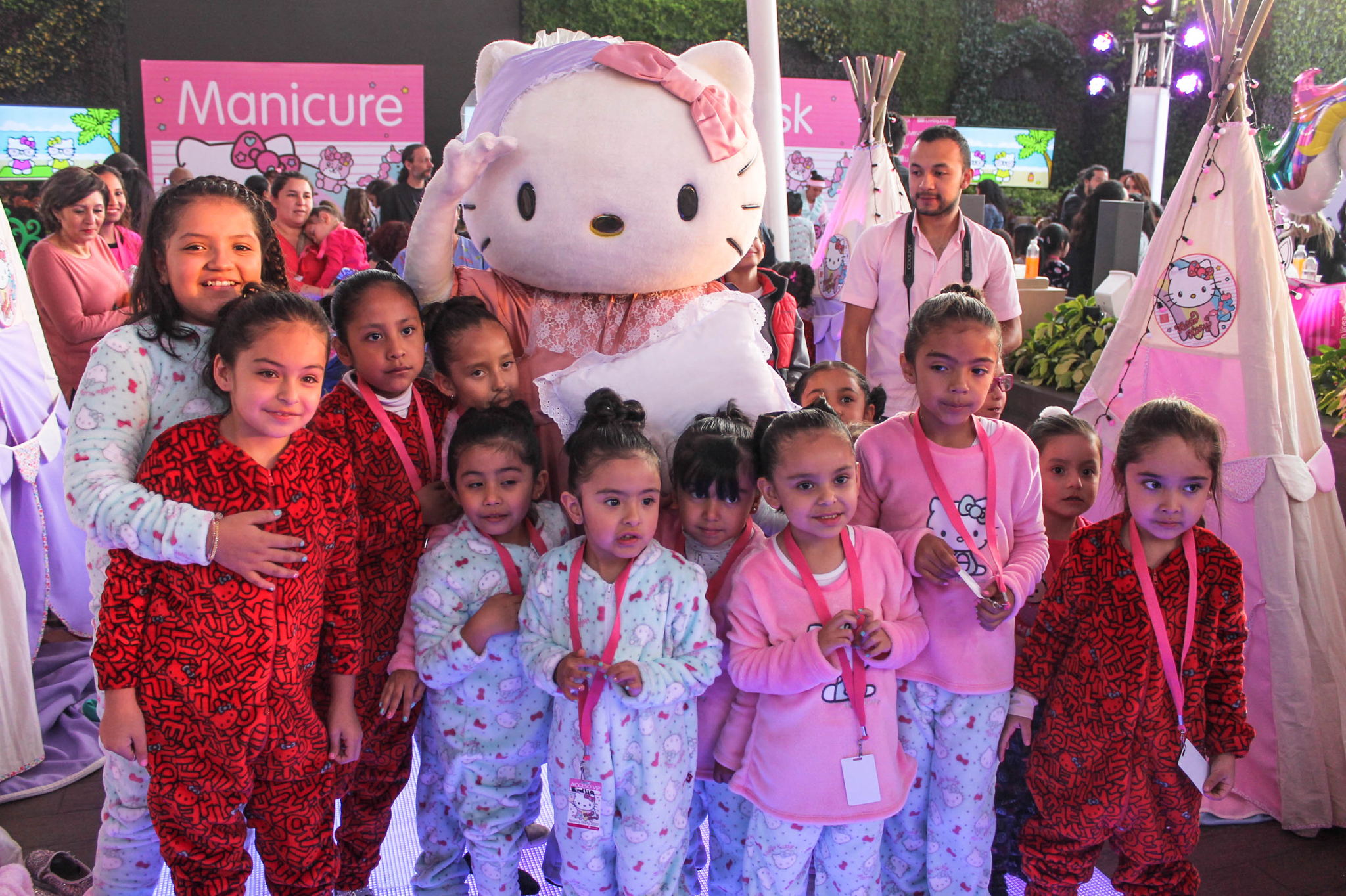 Asi se vivio la pijamada de Hello Kitty en Liverpool Insurgentes