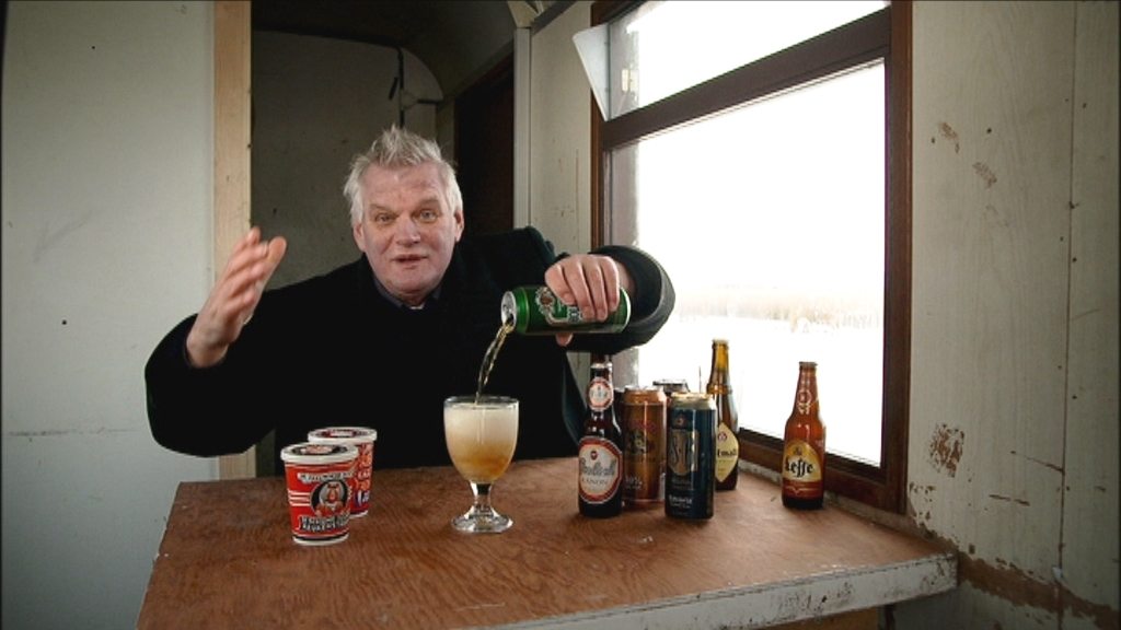 Wilde keuken aflevering 1 - Bier  - Wouter Klootwijk in de bouwkeet / keuken / studio van De wilde keuken - (c) VRT - NTR