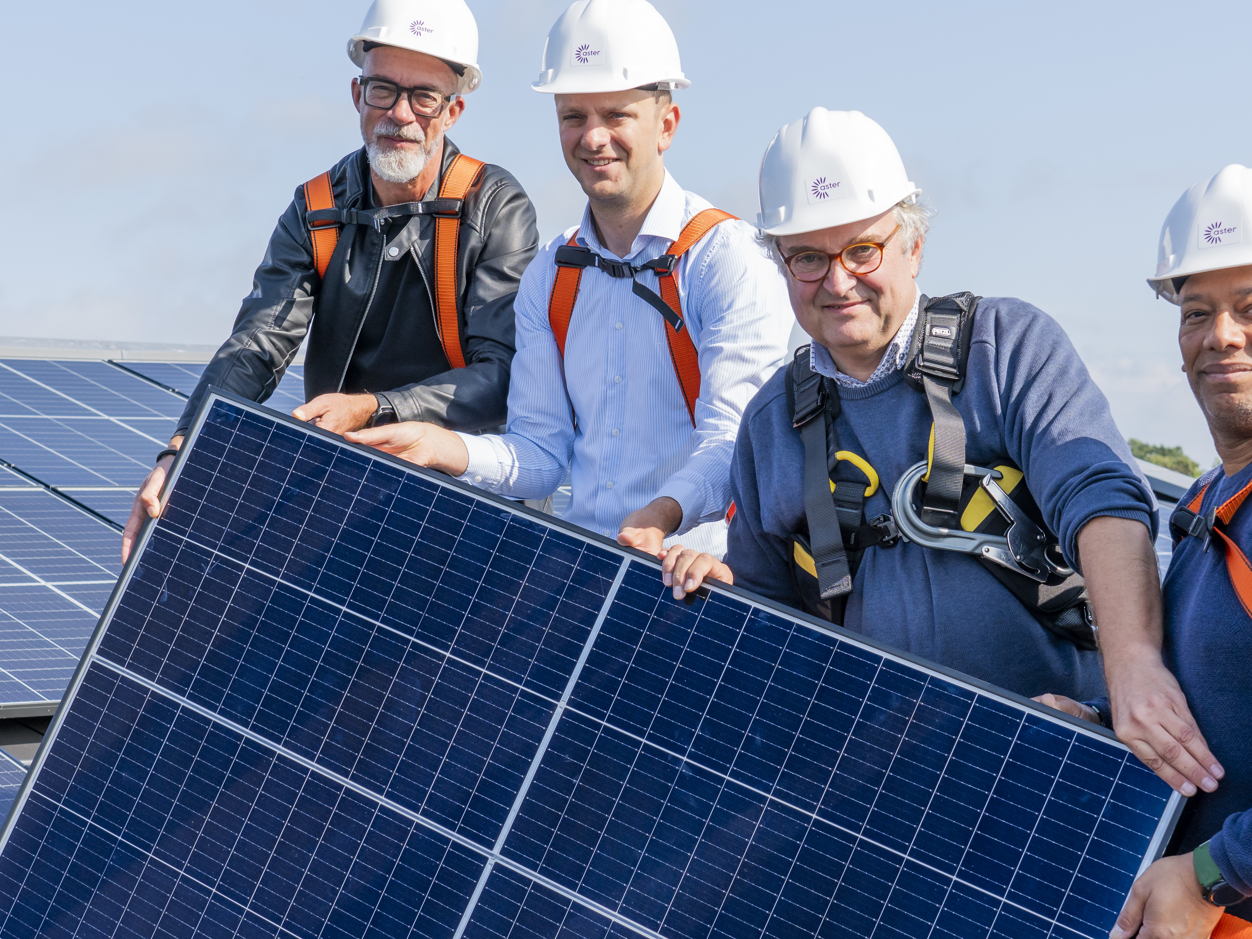 Woonmaatschappij Voorkempen-he installeert 517 ASTER-zonnepanelen op daken van sociale woningen in Essen