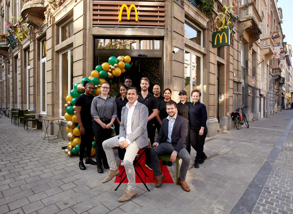 Franchisenemer David Cleynhens met zijn team