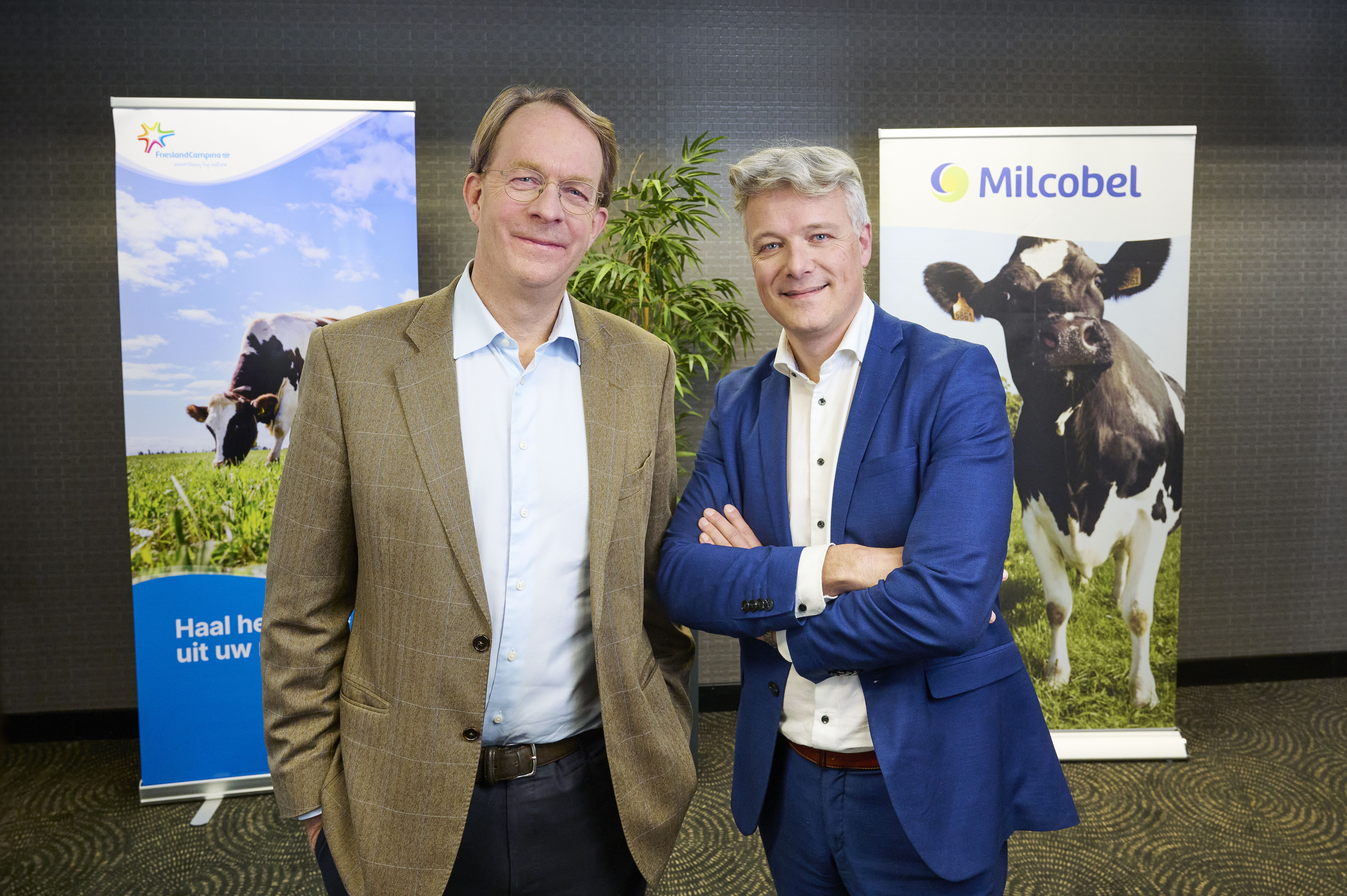 Jan Derck van Karnebeek, PDG FrieslandCampina et Peter Grugeon, PDG Milcobel