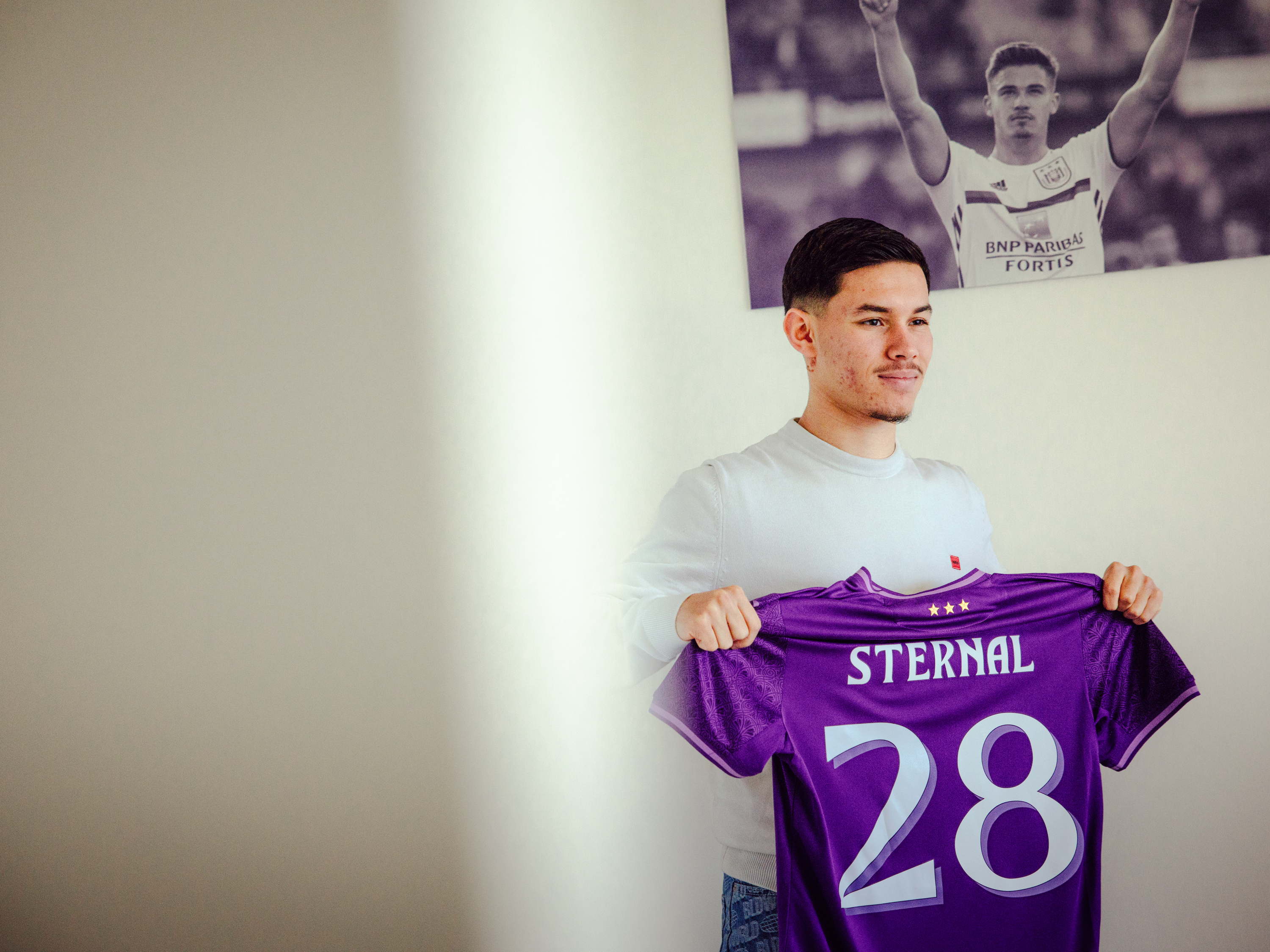 Bienvenue, Enzo Sternal