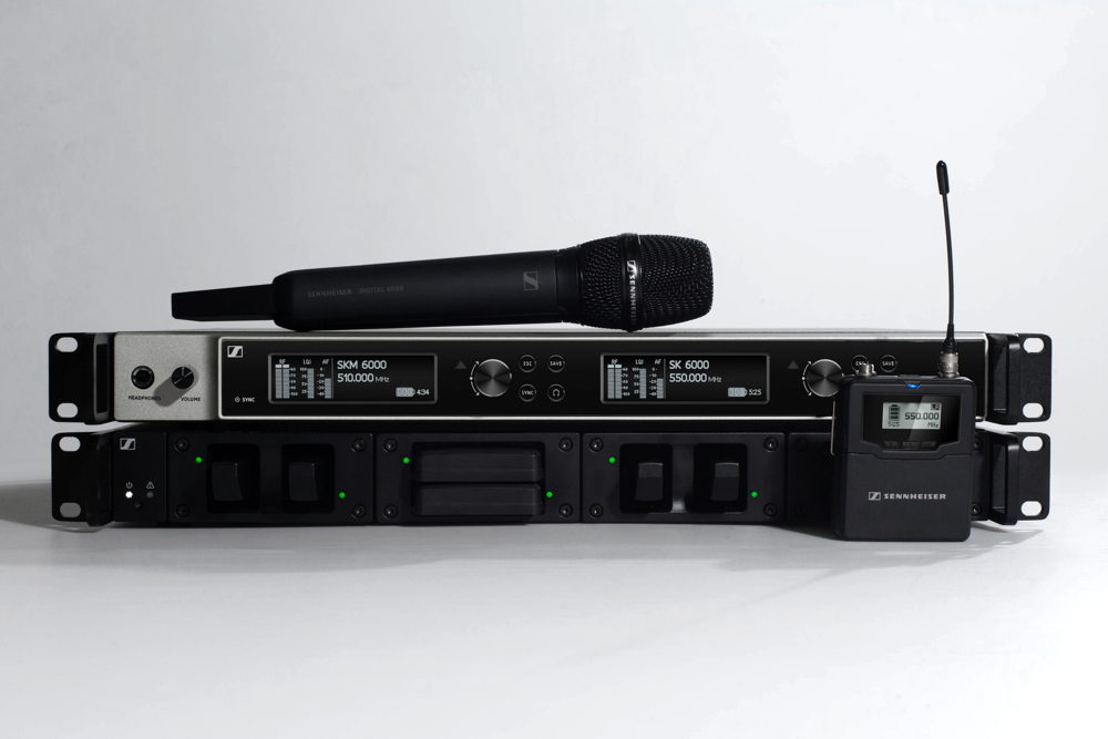A new firmware update adds a
Command function to Digital 6000,
while the EM 6000 DANTE receiver
now benefits from a secondary
DANTE port