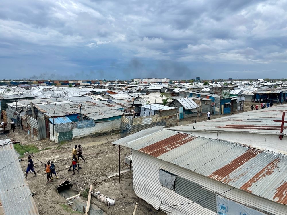 Aerial view of the overcrowded protection of civilians (POC) site in Malakal, Upper Nile, South Sudan. Photographer: Kristen Poels | Location: Malakal, Upper Nile State | Date: 23/05/2024