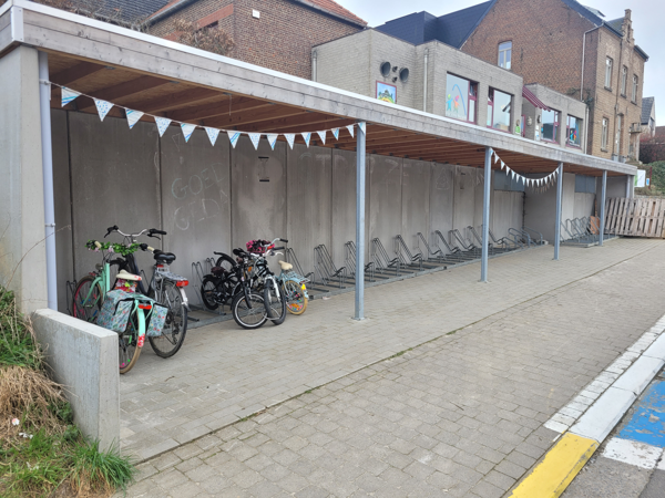 Provincie investeert in fietsenstalling van VBS Kinderberg in Bierbeek