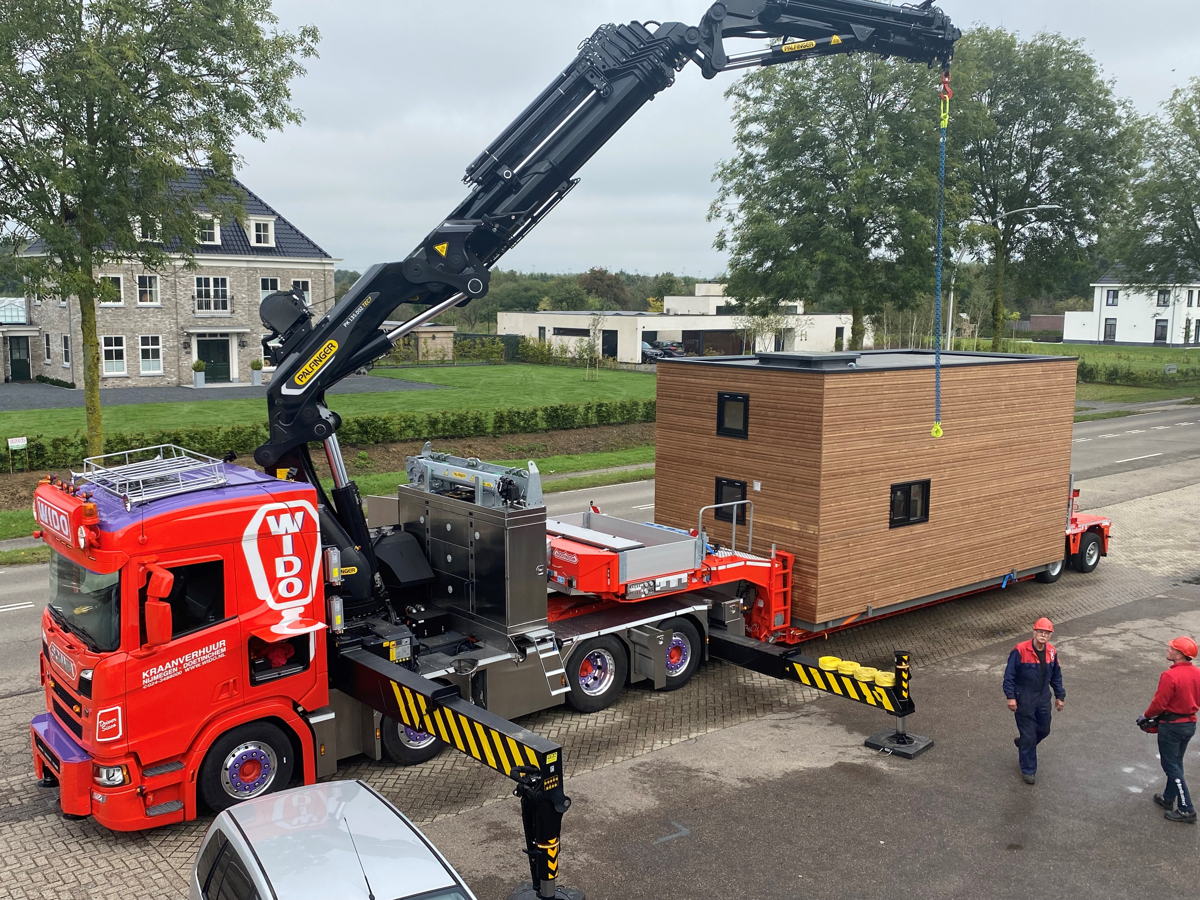 De 4-assige Scania R540 is uitgerust met een Palfinger PK135.002 TEC 7 autolaadkraan met Jib en heeft een bereik van 29,8 meter.