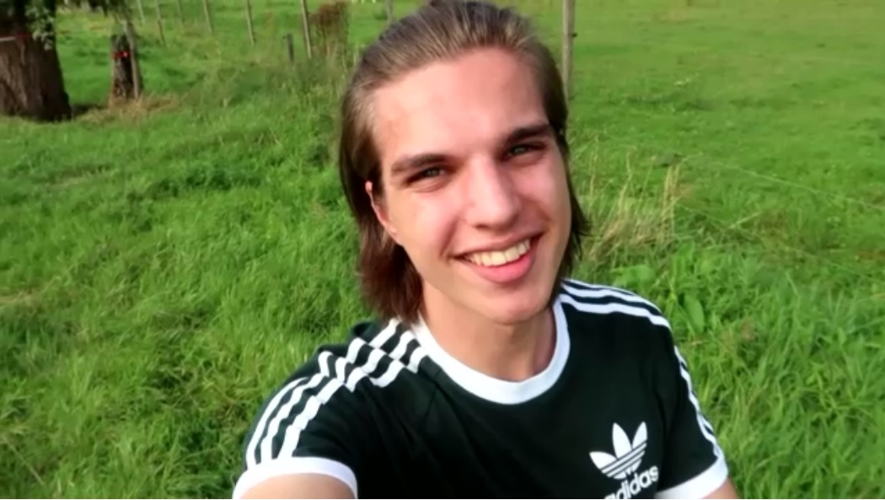 Iedereen beroemd 'Op kot' - Lars
