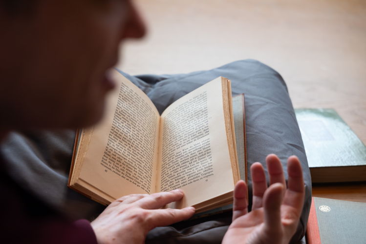 'Die Verwandlung' uit bibliotheek Van Ostaijen. Erfgoedbibliotheek Hendrik Conscience.  © Marie-Charlotte le Bailly 