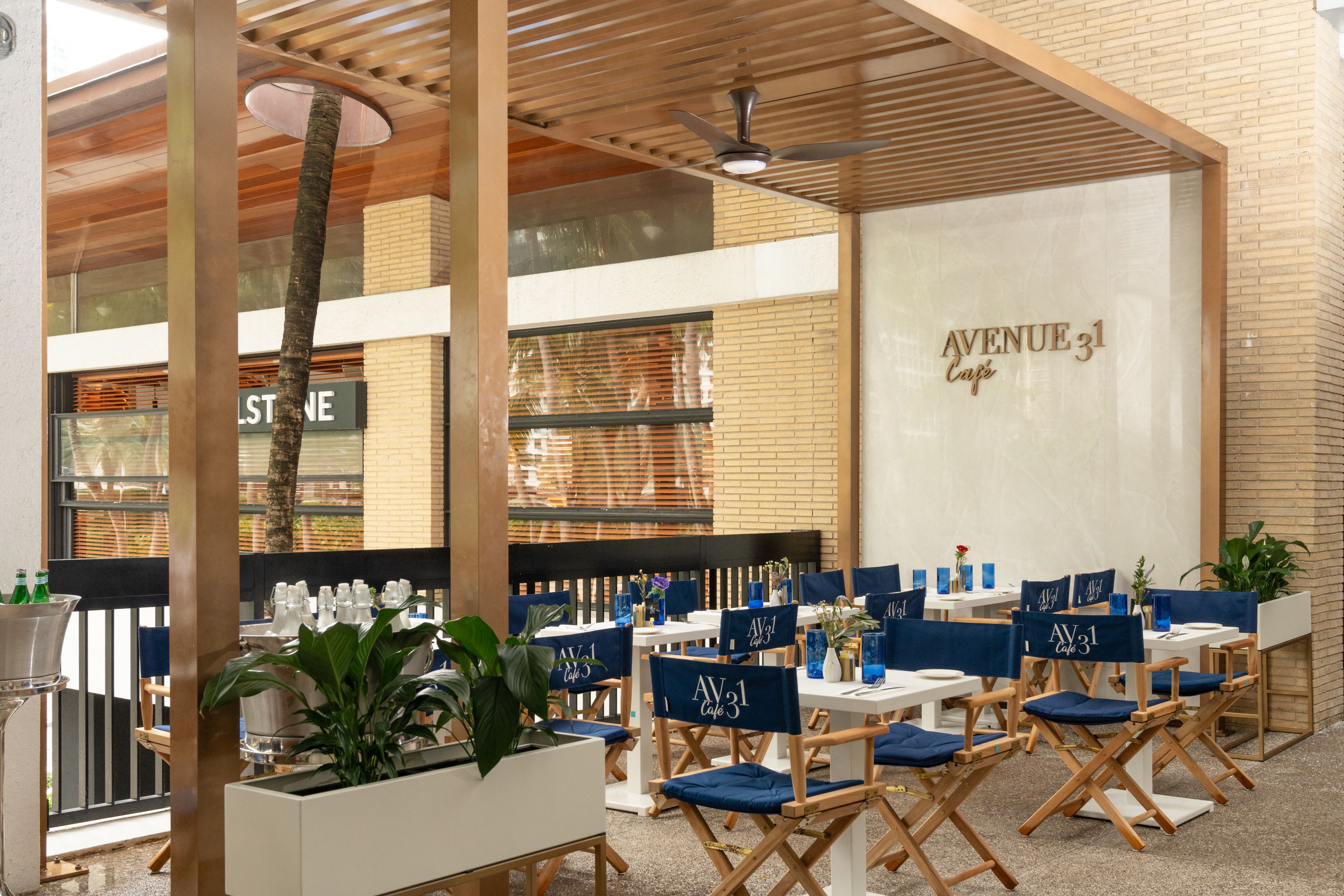 Avenue 31 Café, Bal Harbour Shops