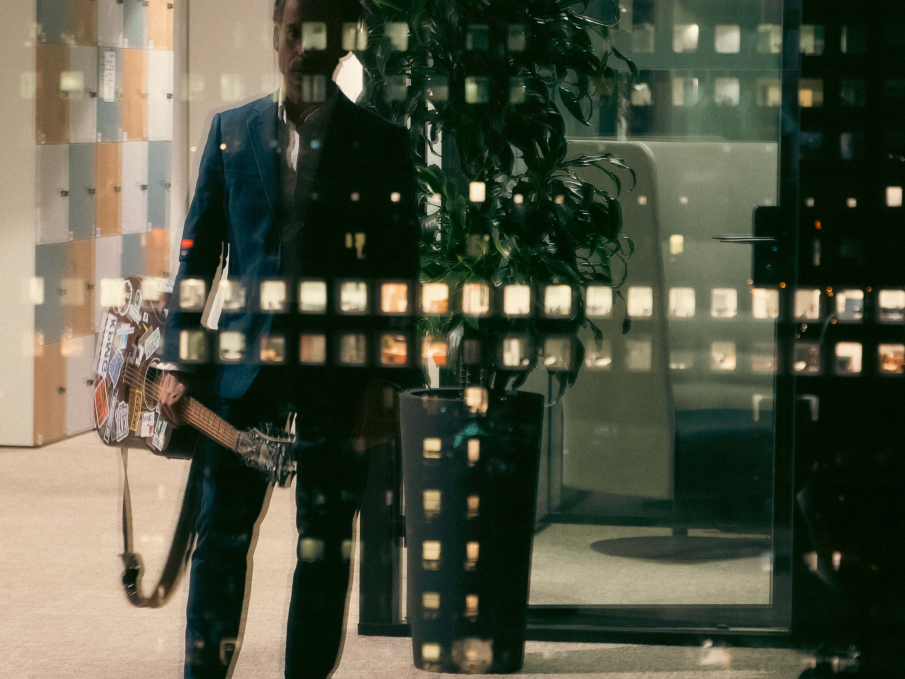 REVERSE CHARGE – SOME CALL IT HOME : LE ROCK CORPORATE EN QUETE D'HUMANITÉ