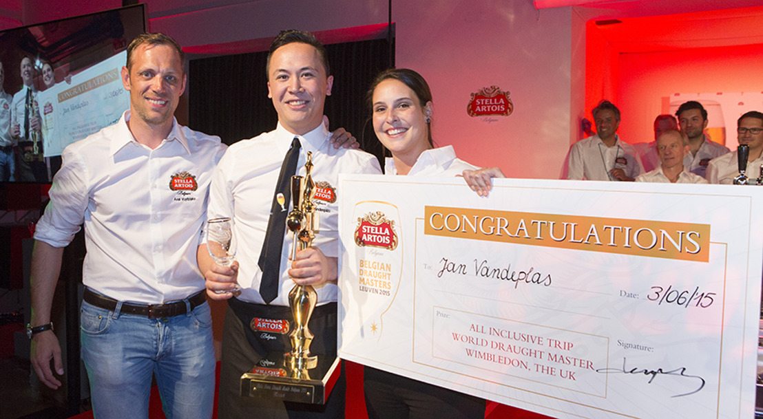 Stella Artois couronne le Champion belge des serveurs de bière 2015