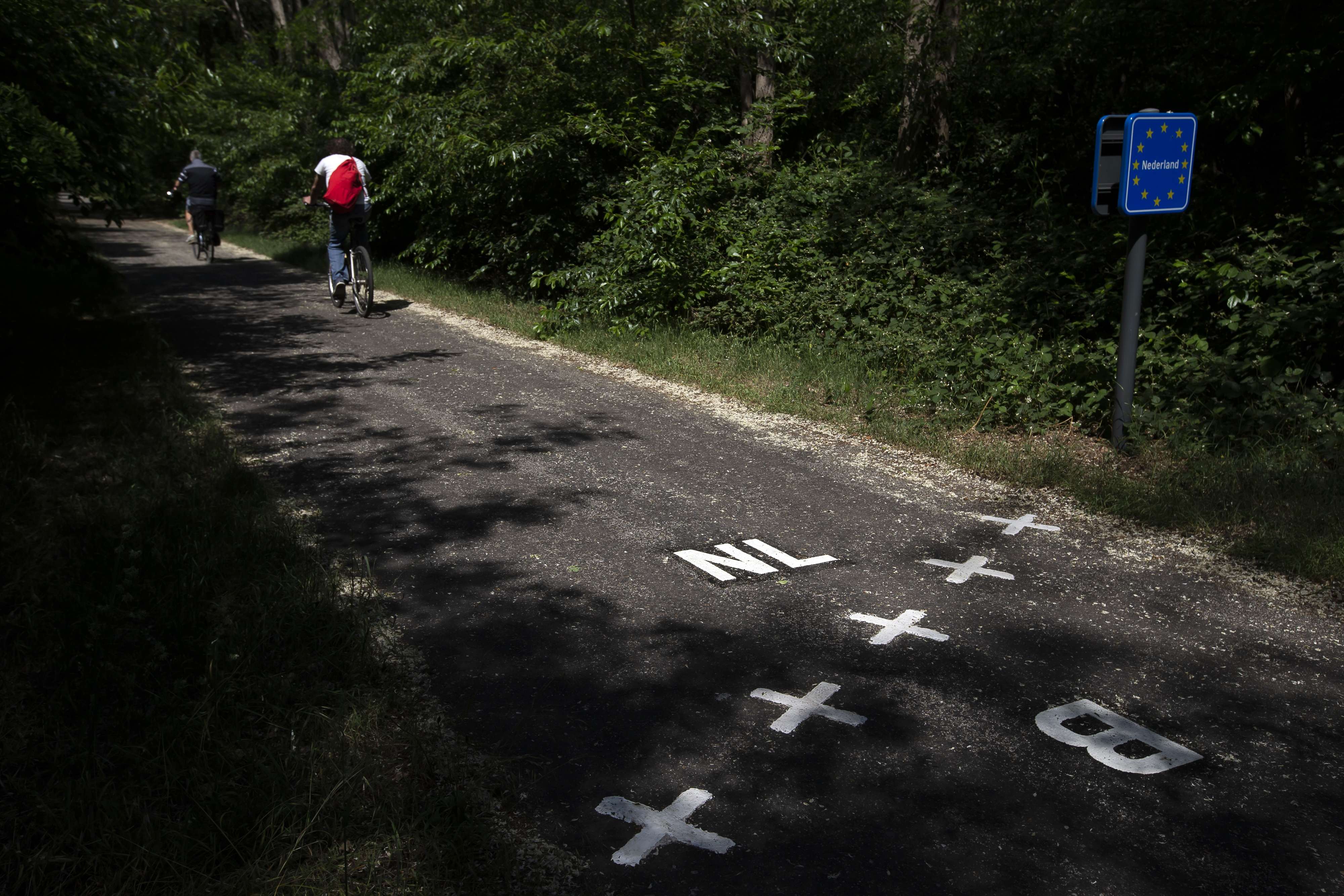 Bicycle path 'Bels Lijntje' at the Belgian-Dutch border in Baarle-Hertog, Belgian town in Antwerp province ​ © BELGA PHOTO (KRISTOF VAN ACCOM)