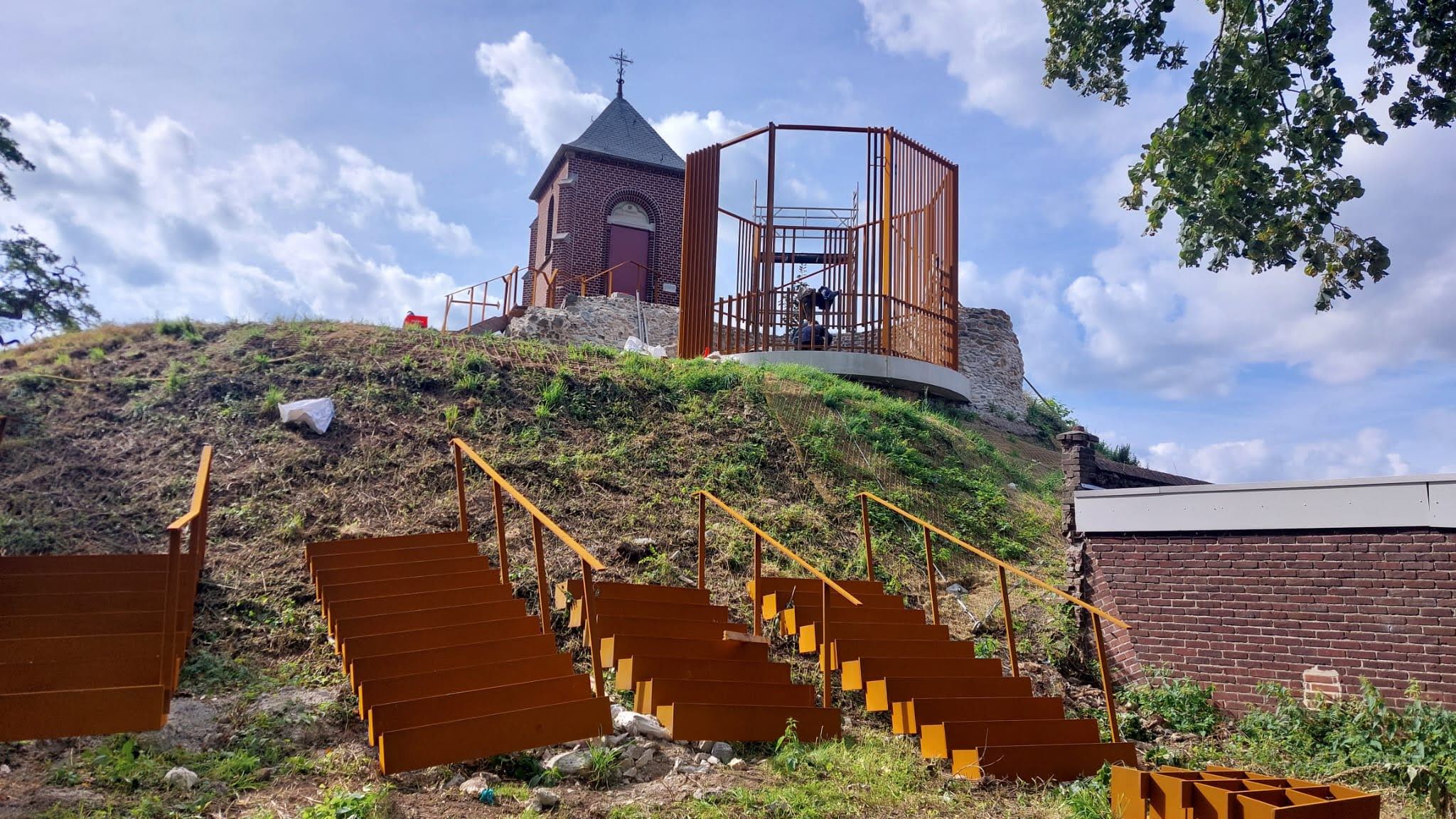 De elementen liggen klaar voor de motte van Kessenich ©VLM