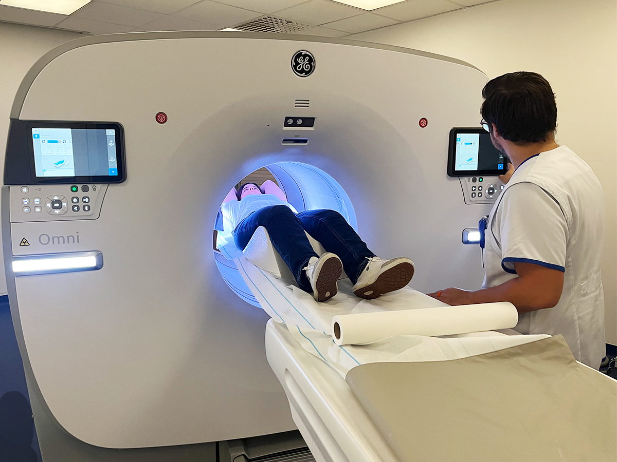 NIEUWE PET-CT-SCANNER SPOORT KLEINERE LETSELS OP IN MINDER TIJD