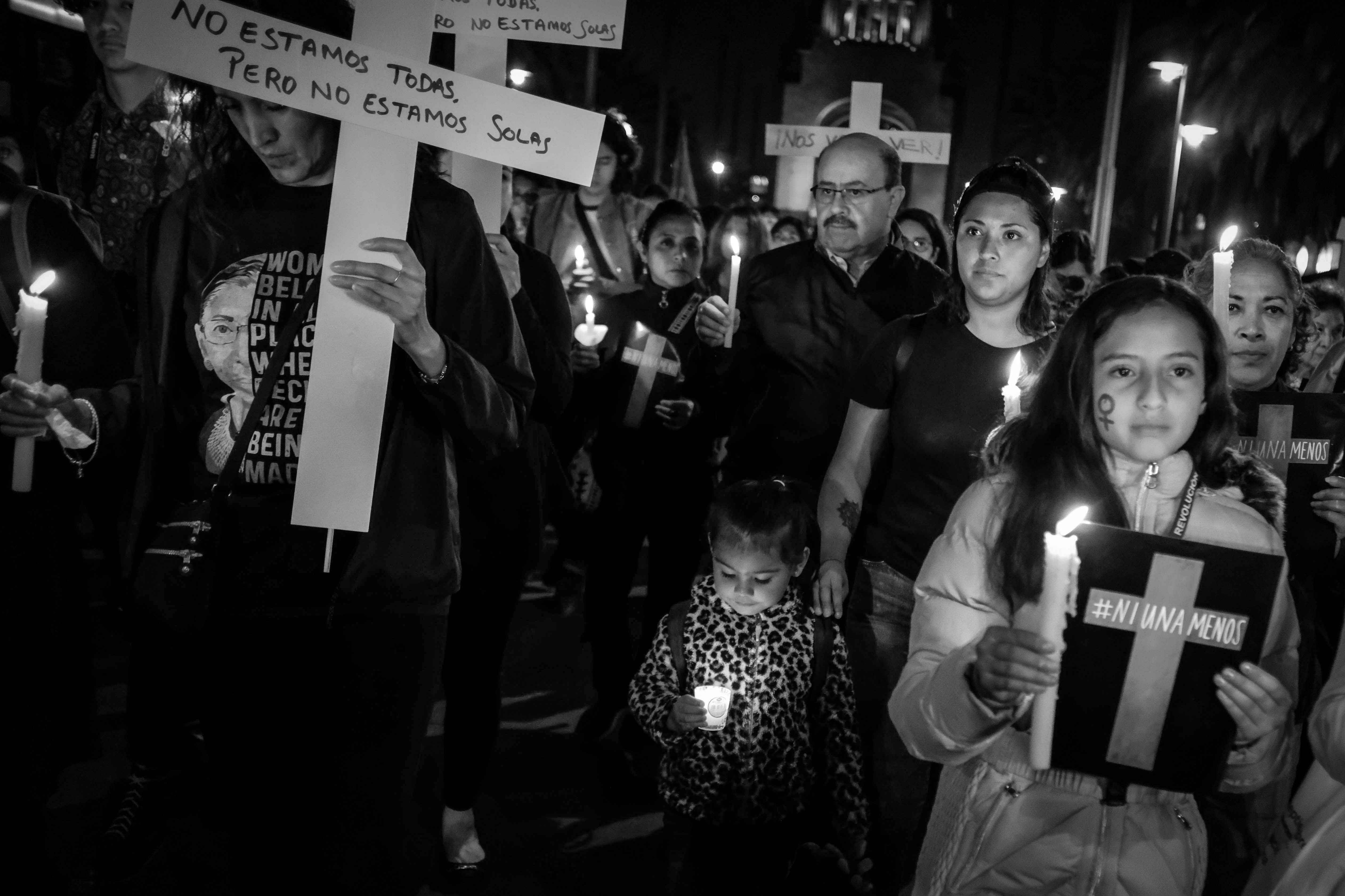 En México, cada día, 10 mujeres son víctimas de feminicidios. Asesinatos que dejan infancias huérfanas a cargo de mujeres que se convierten en ‘madres sustitutas’. © Greta Rico