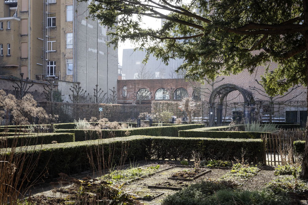 tuin van het Rubenshuis (detail) met zicht op Hopland 13, foto Ans Brys