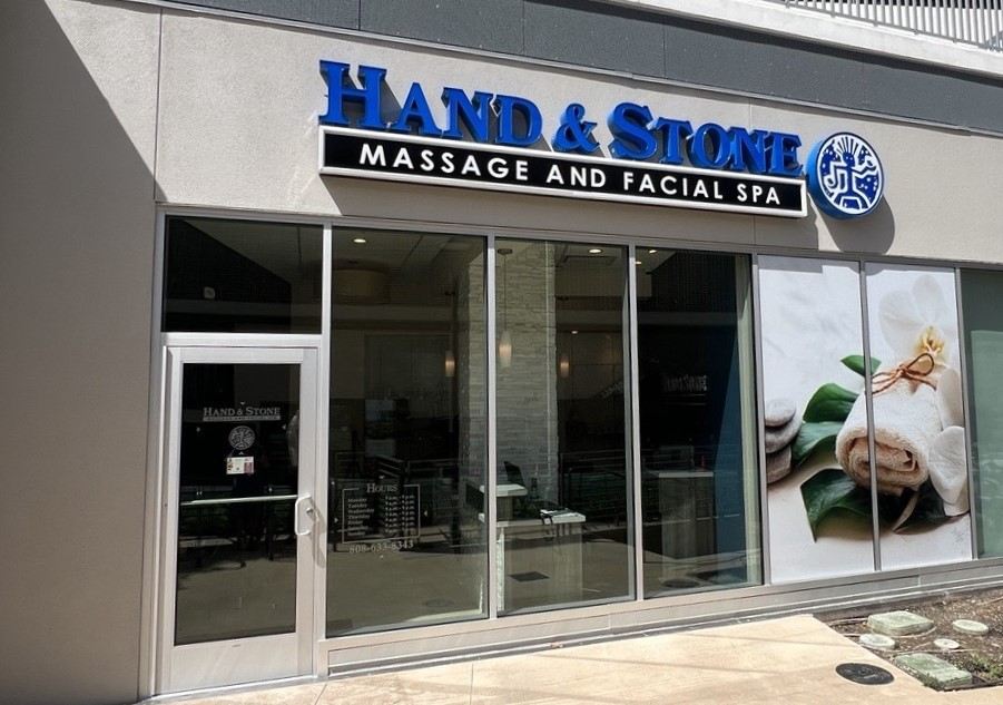 Hand & Stone Massage and Facial Spa’s first Hawai‘i location at Kō‘ula Shops in Ward Village. Hand & Stone Massage and Facial Spa’s first Hawai‘i location at Kō‘ula Shops in Ward Village.