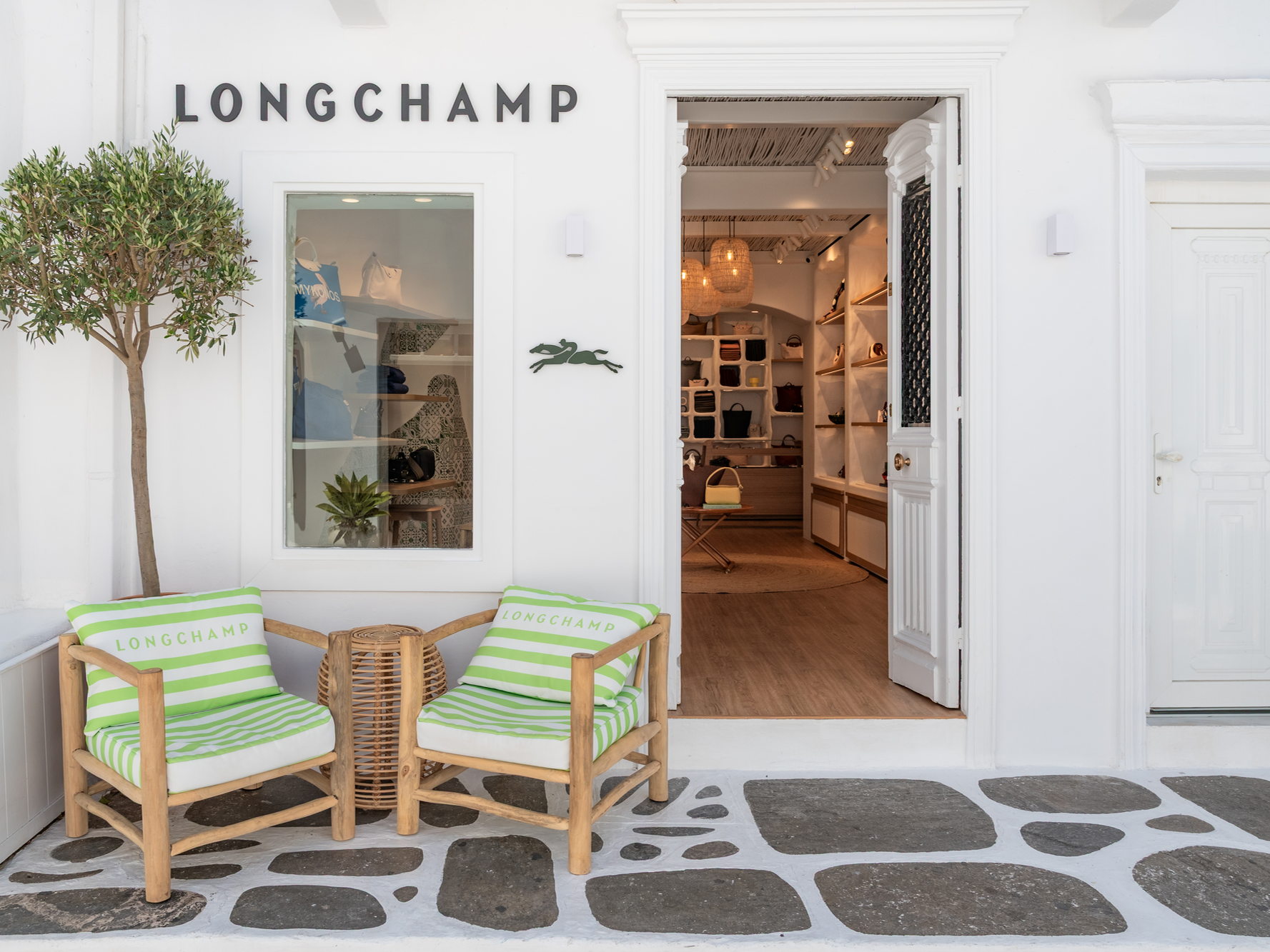 LONGCHAMP LLEGA A MYKONOS 