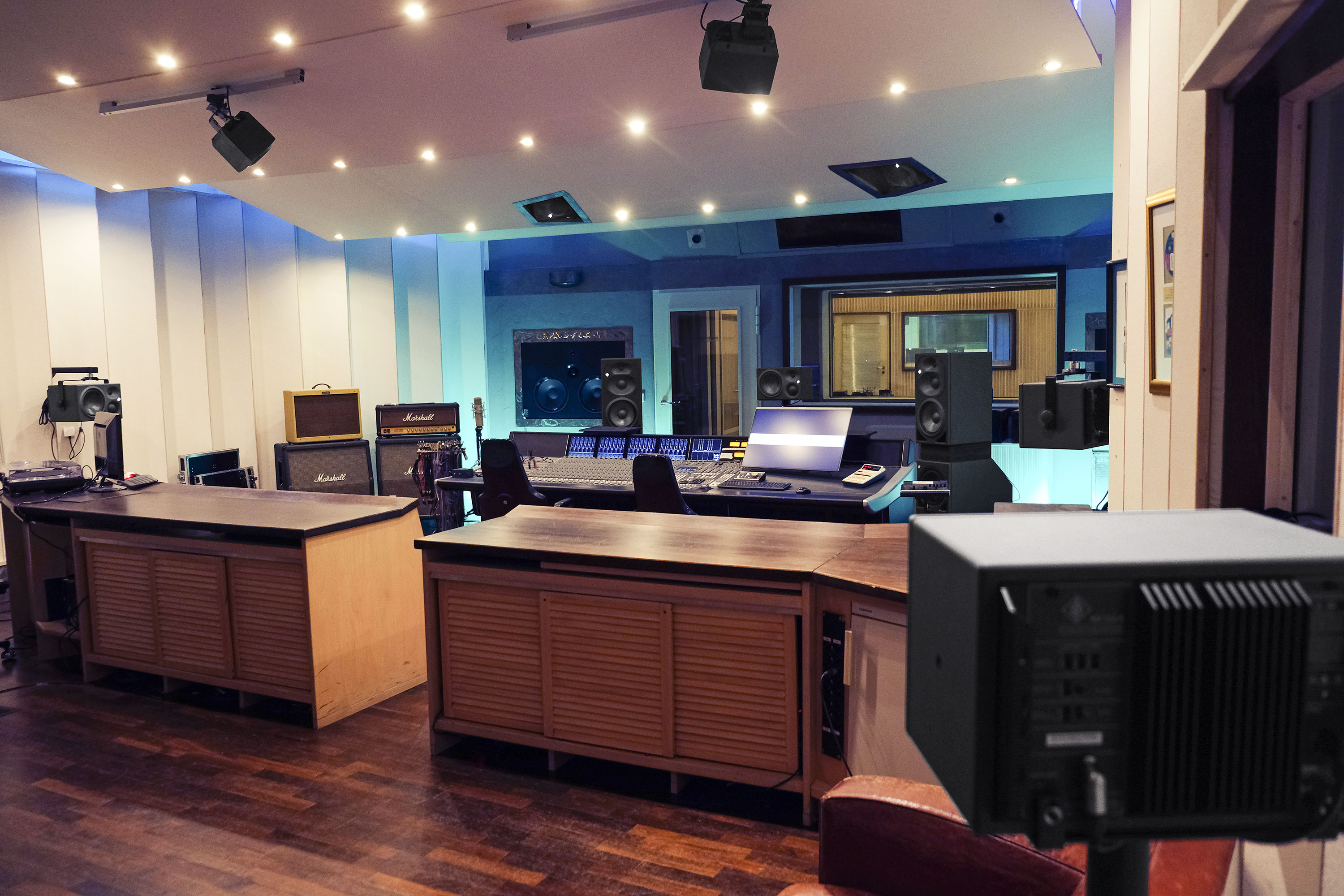 Neumann Monitore F R Immersive Audio In Den Peppermint Park Studios