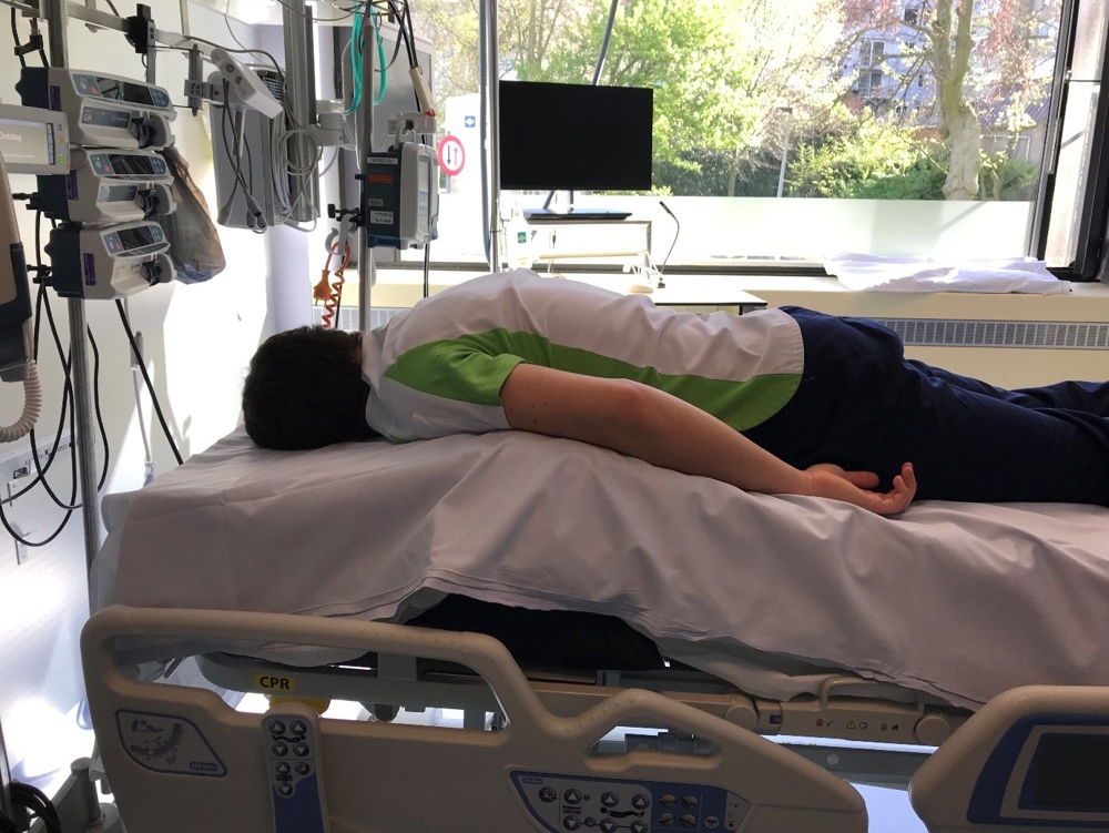Opgeblazen Morpheroll™ onder de alternerende matras - © GZA Ziekenhuizen