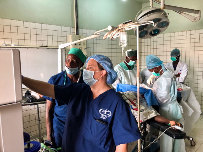 Anästhesietraining in einer Partnerklinik in Guinea