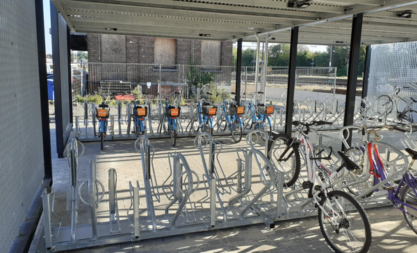 Nieuwe fiets- en autoparking aan station Tongeren