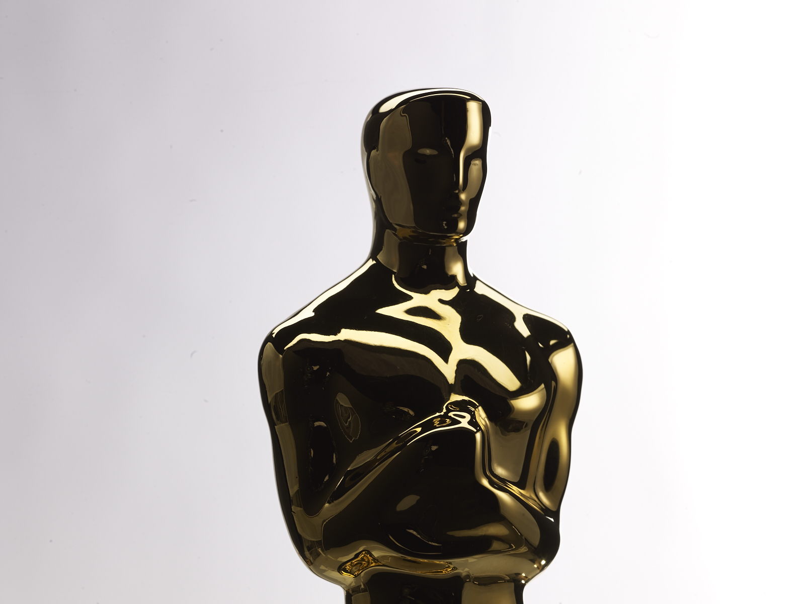 Barbara Sarafian en Jani Kazaltzis voorzien de Oscars© live van commentaar