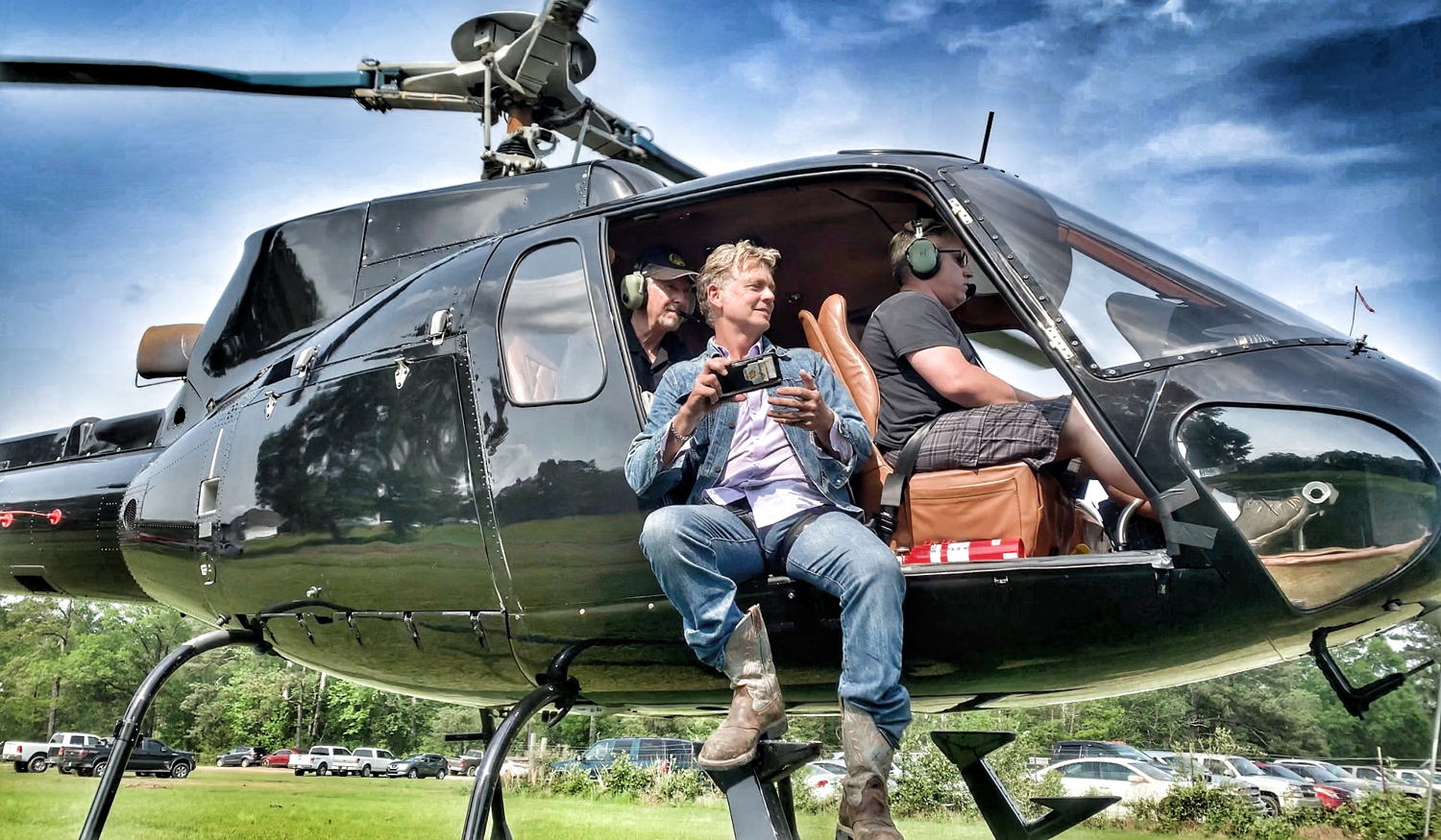 John Schneider flies to stunt area at Bo's Extravaganza.