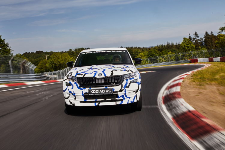 Sporting a camouflage design, the ŠKODA KODIAQ RS completes its record-breaking lap around the ‘Green Hell’ – the most challenging race track in the world.