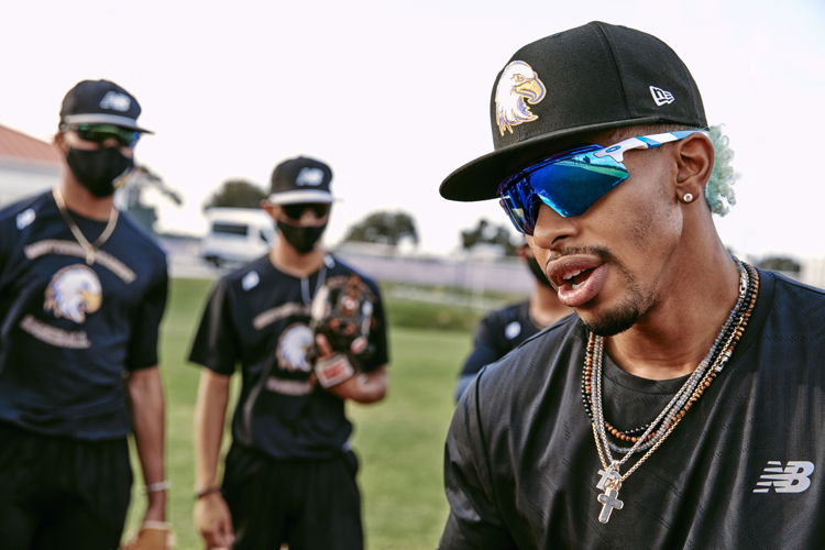 OAKLEY ENCODER - FRANCISCO LINDOR LIFESTYLE IMAGE (5)