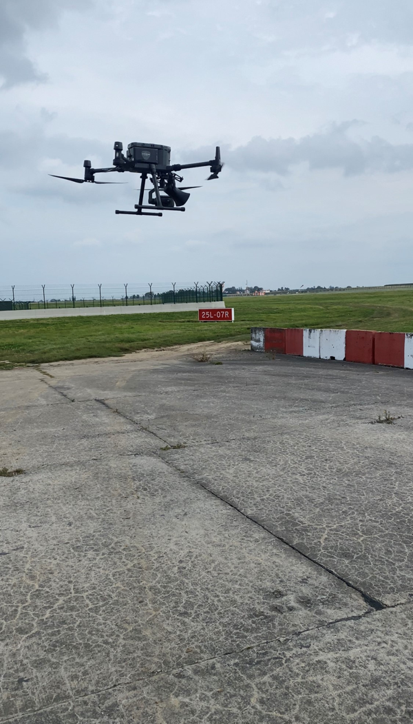 Brussels Airport et skeyes testent des drones pour effaroucher les oiseaux durant les opérations habituelles