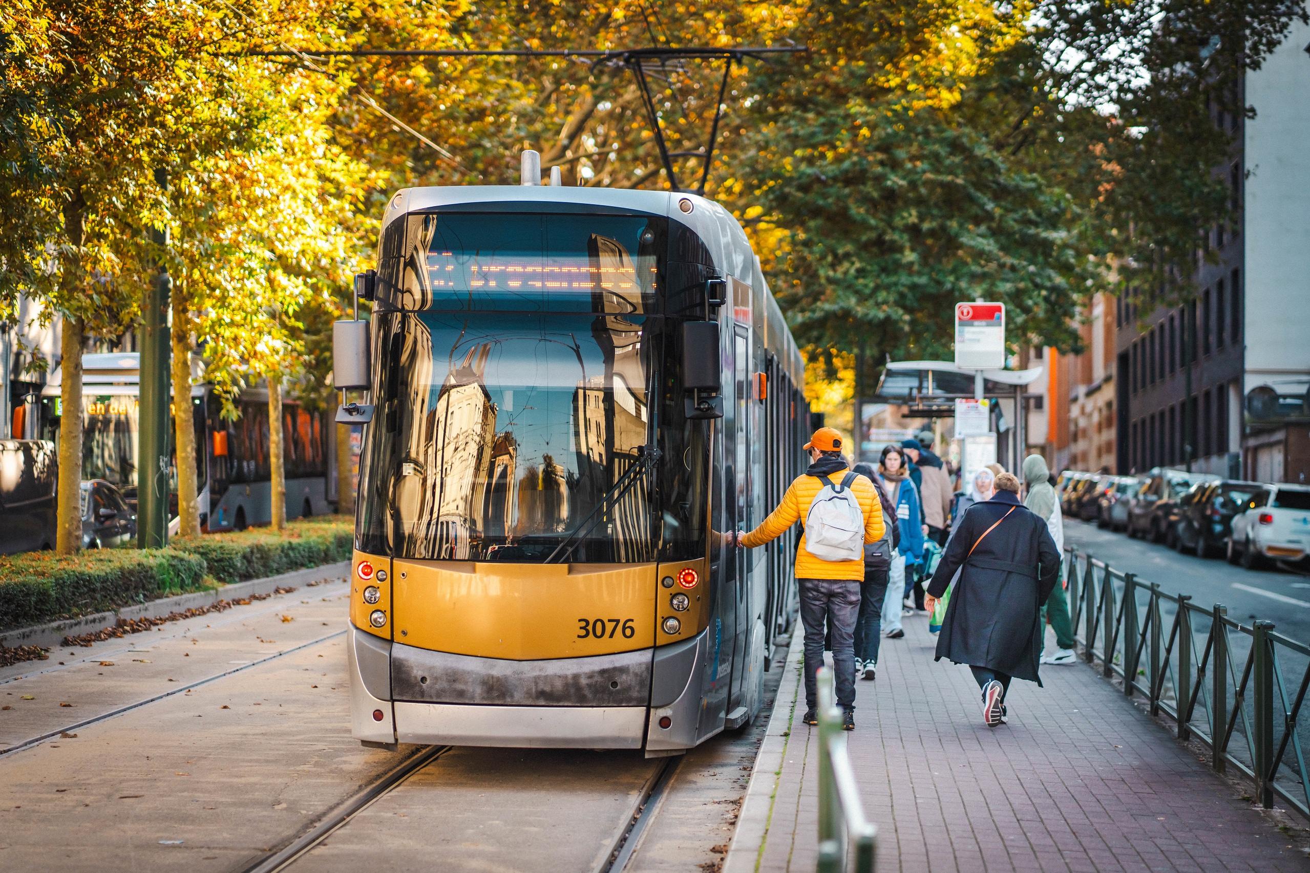 Tram 82 en bus 54 bedienen opnieuw het centrum van Vorst 