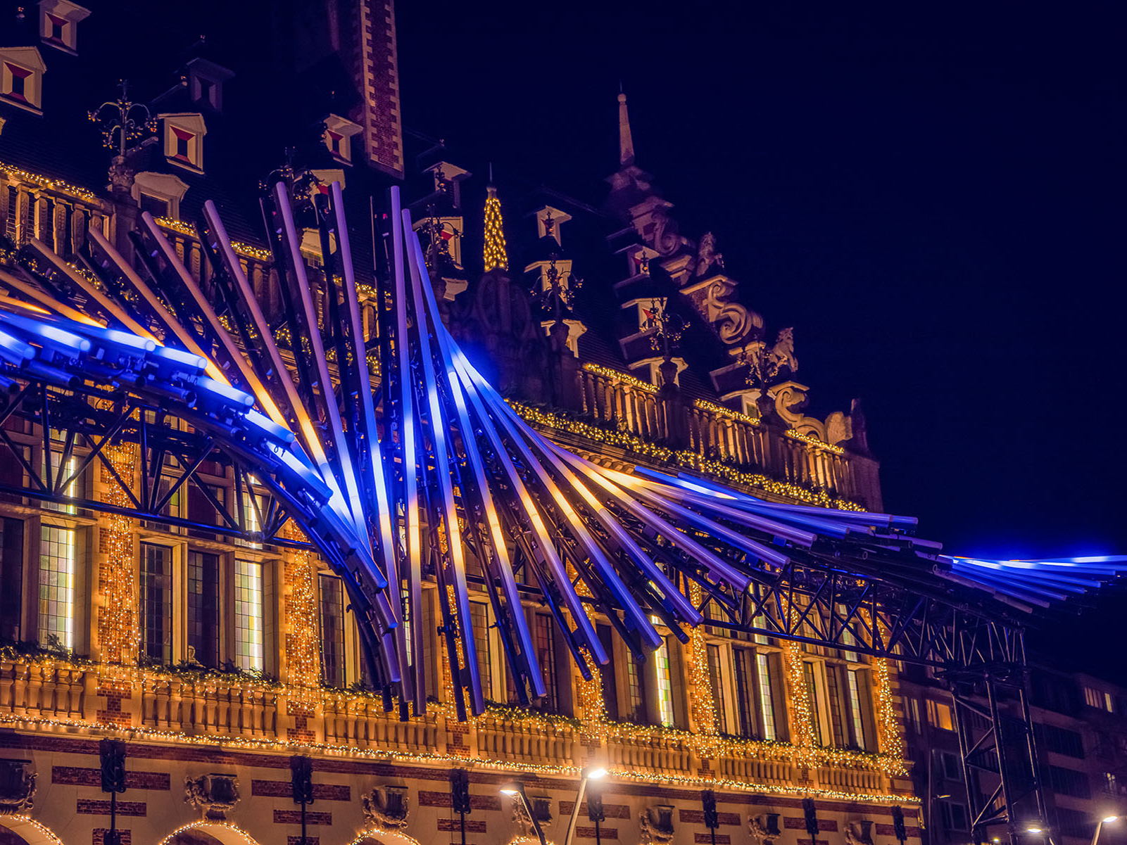 Painting with Light catches magical soundwaves with Beats of Leuven light art installation