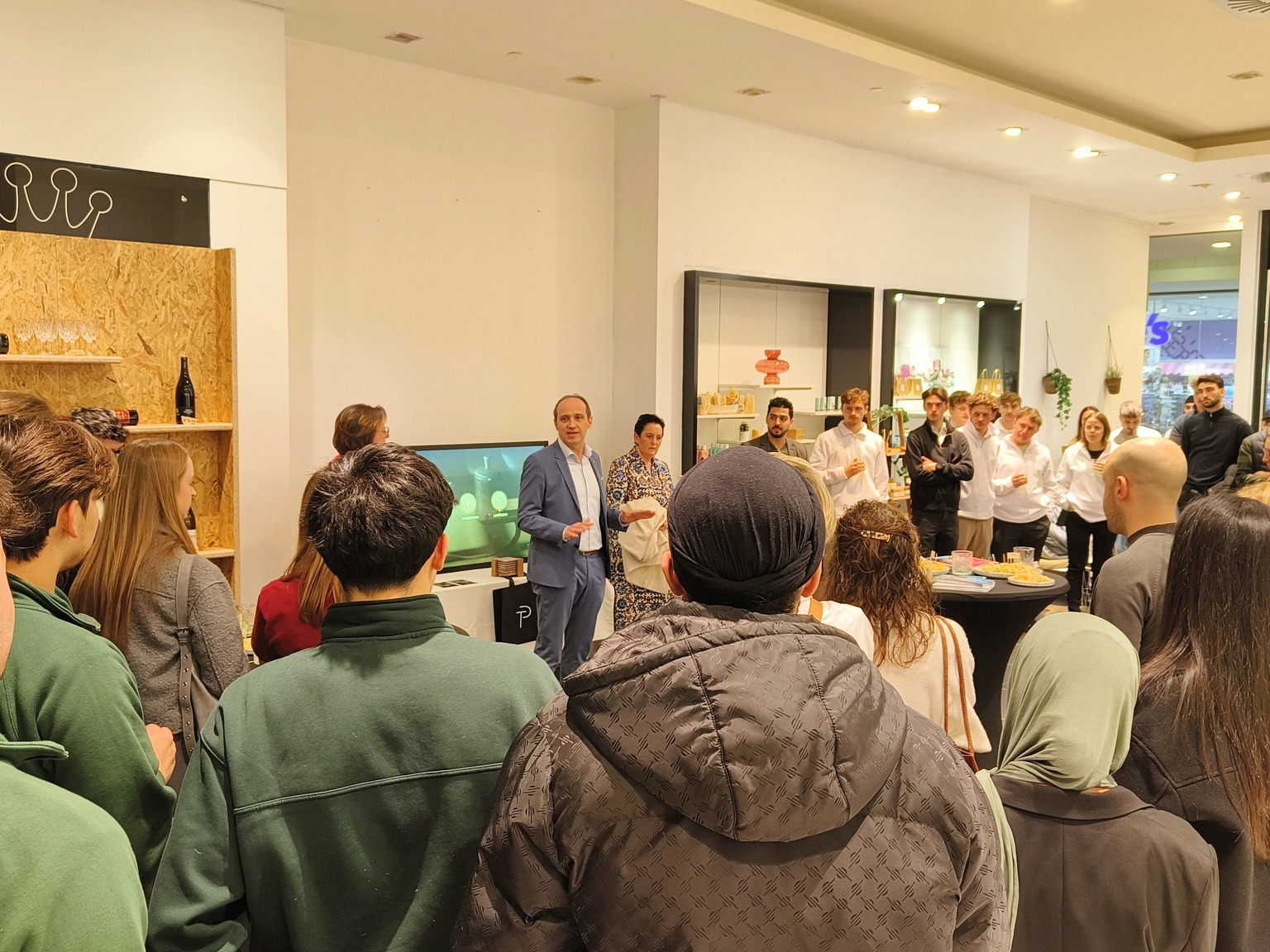 UCLL-studenten openen 12 pop-up stores op 4 Limburgse locaties