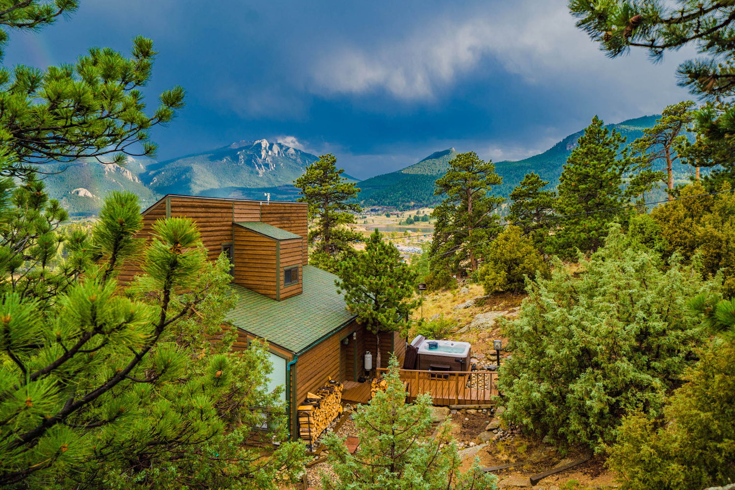 Airbnb - Hot tub near national park 2 - Photo courtesy of dreamtimeimages.com